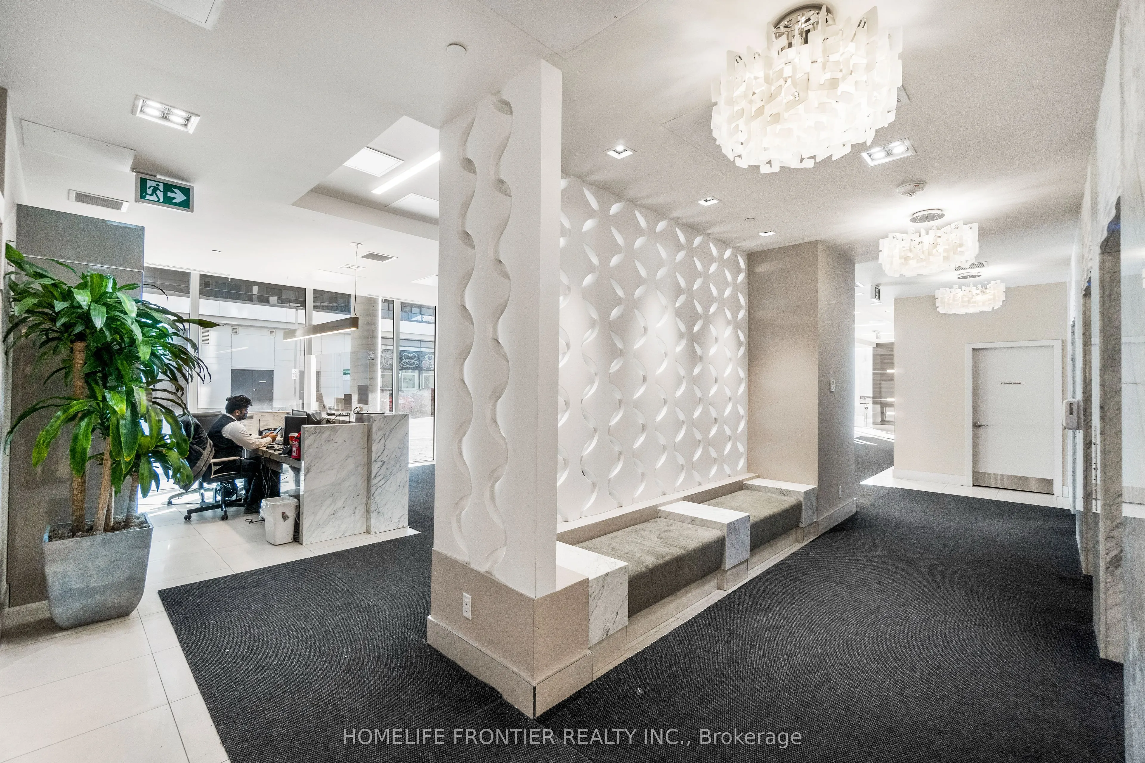 9618 Yonge Street, #TH 102