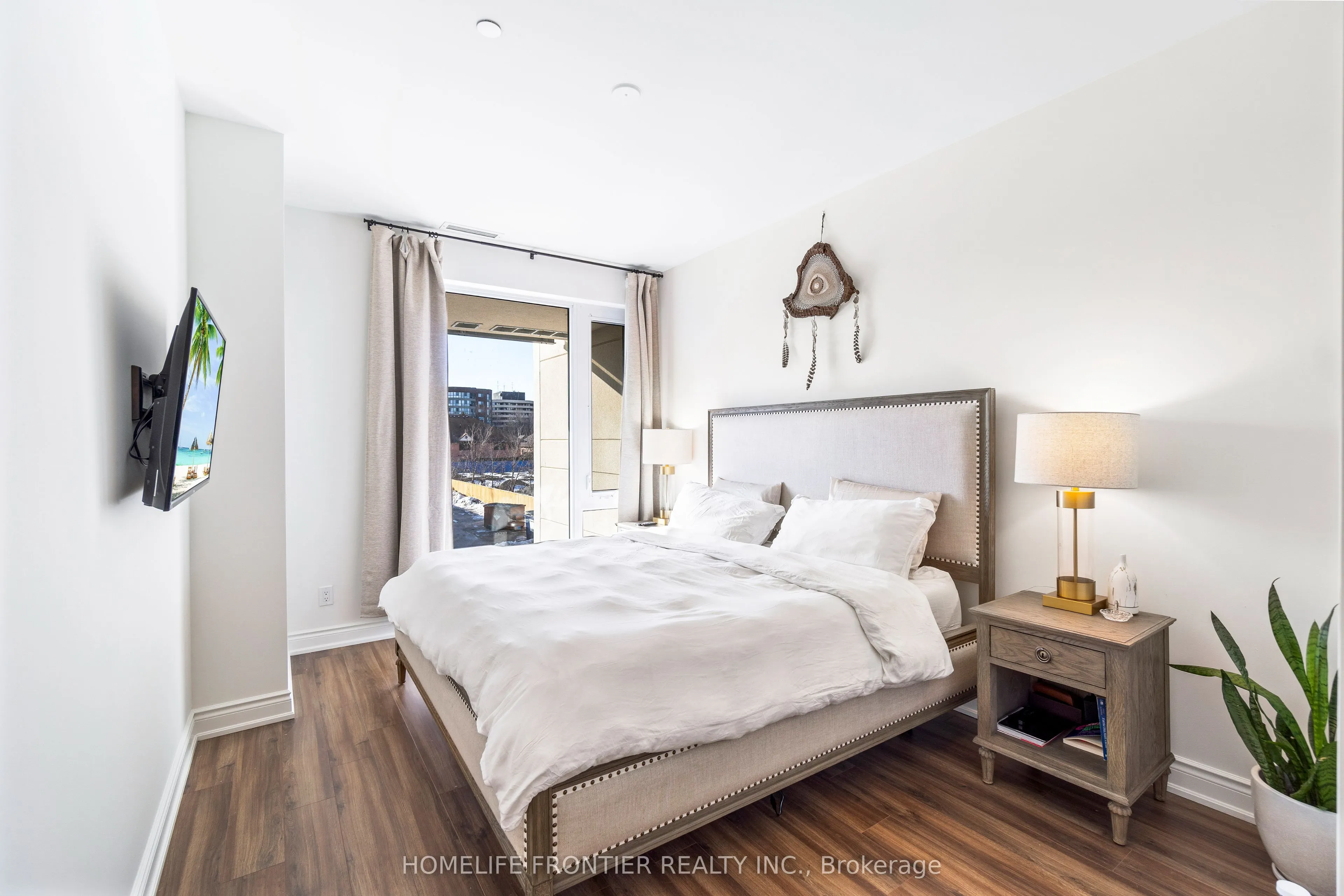 9618 Yonge Street, #TH 102