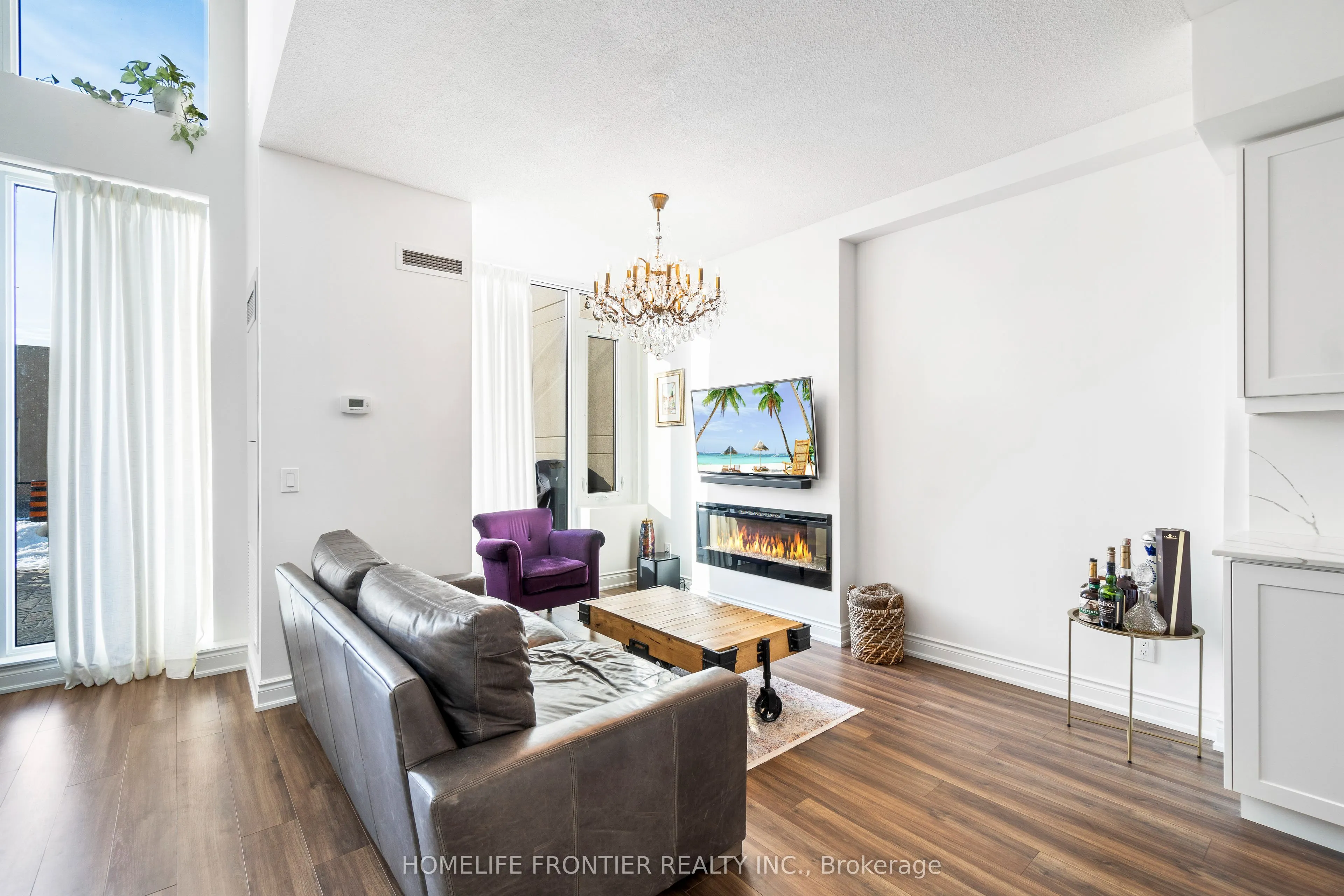 9618 Yonge Street, #TH 102