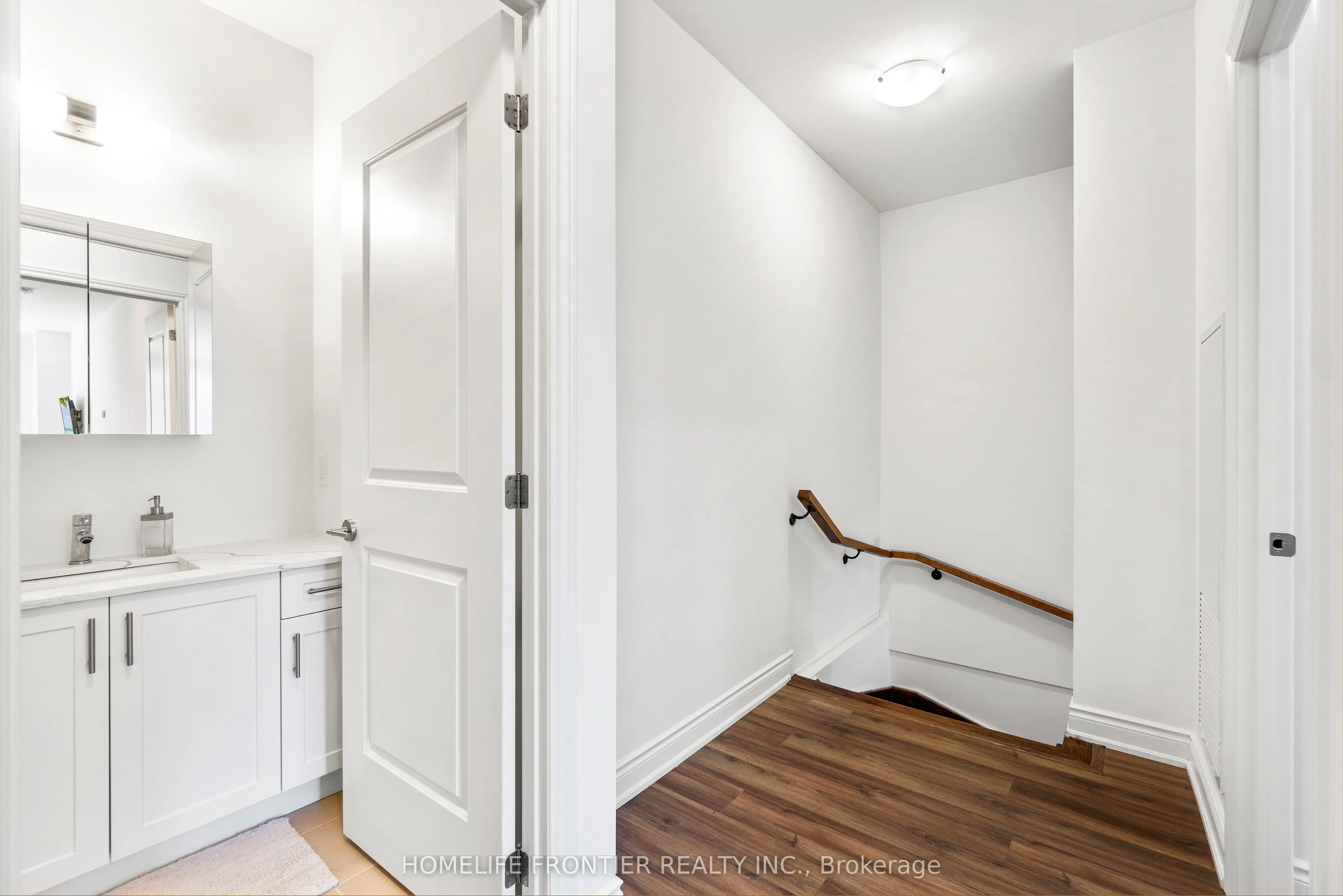 9618 Yonge Street, #TH 102