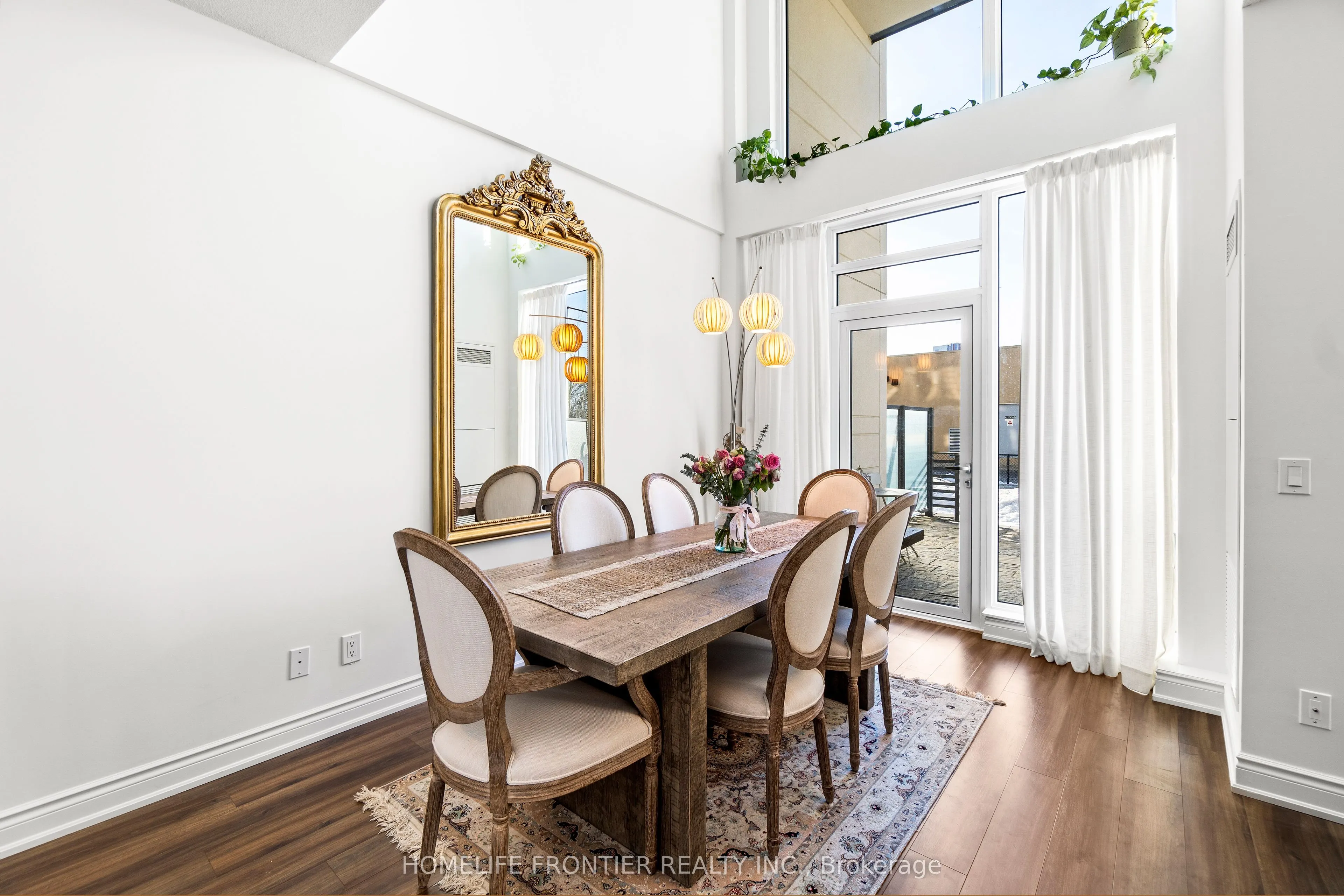 9618 Yonge Street, #TH 102