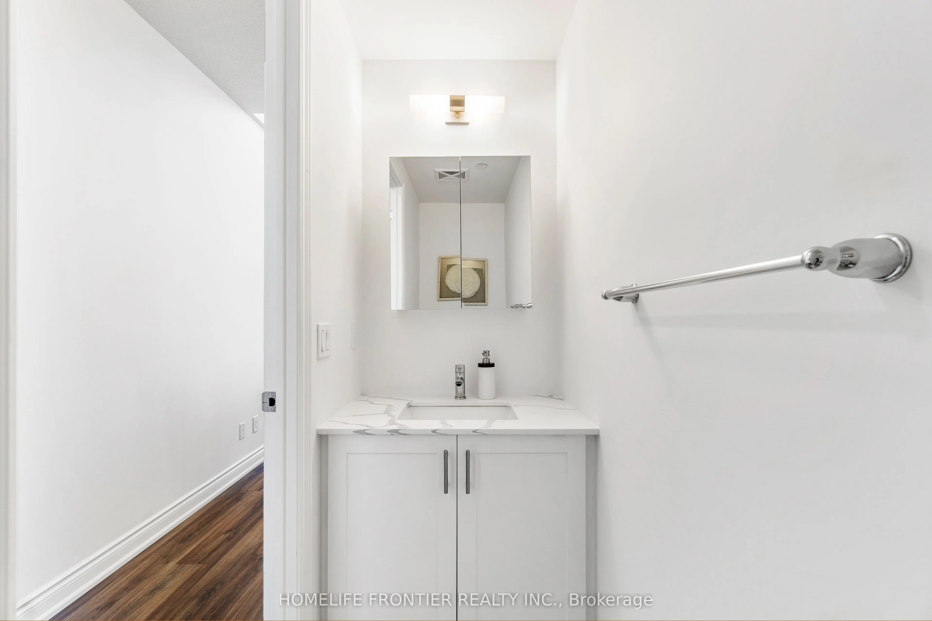9618 Yonge Street, #TH 102
