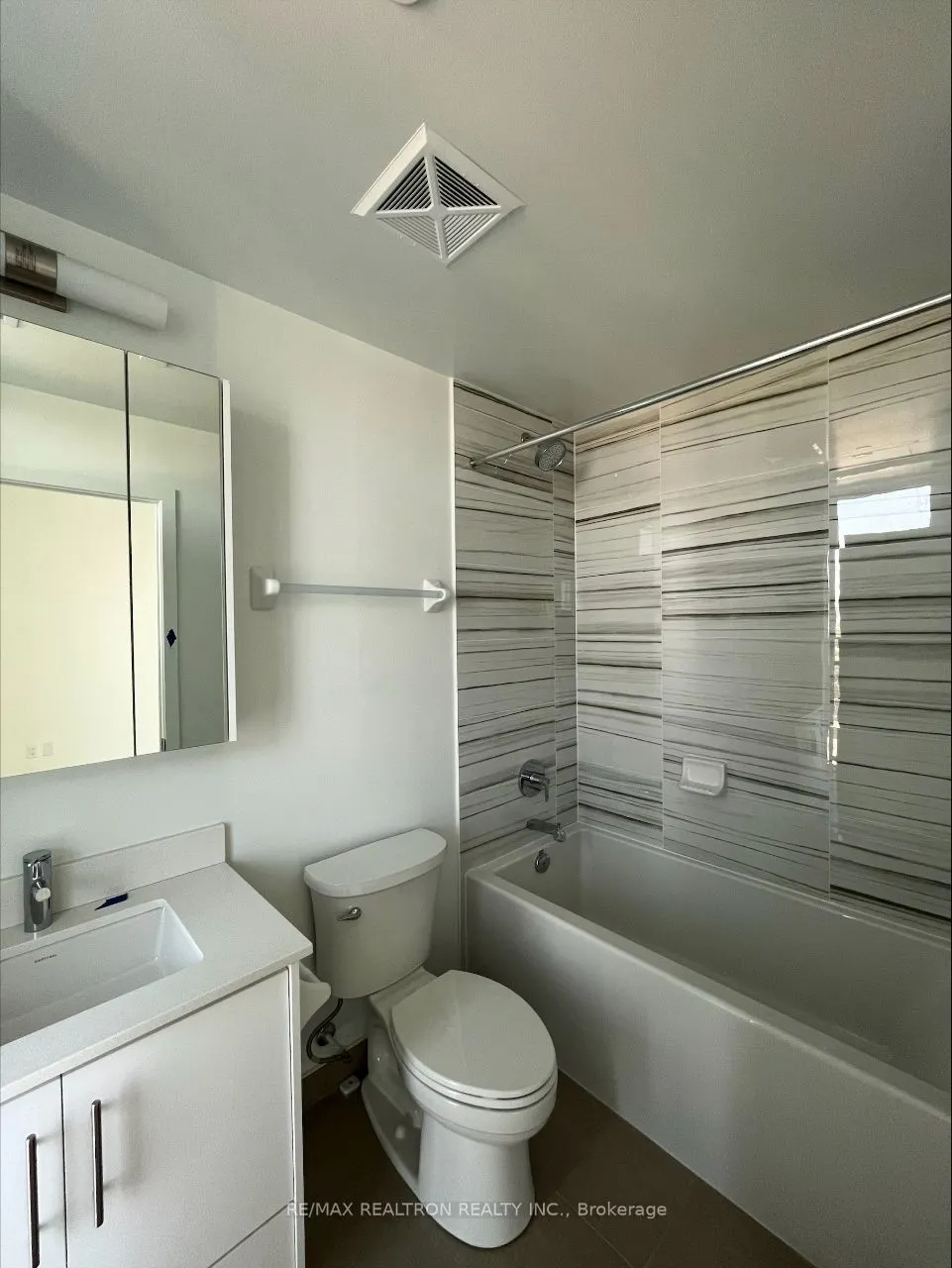 105 Oneida Crescent, #2503