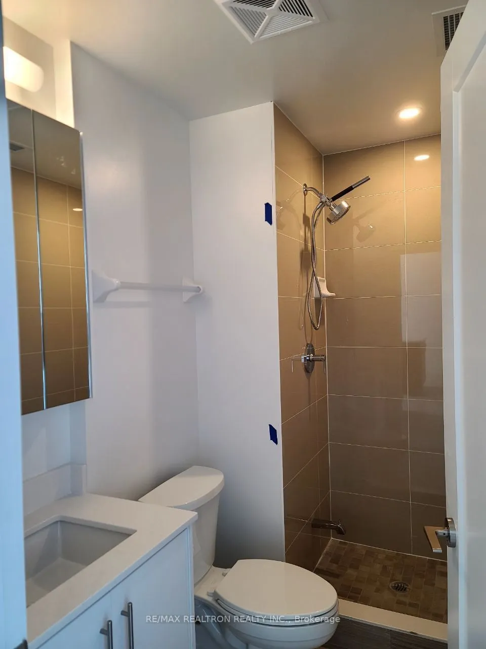105 Oneida Crescent, #2503