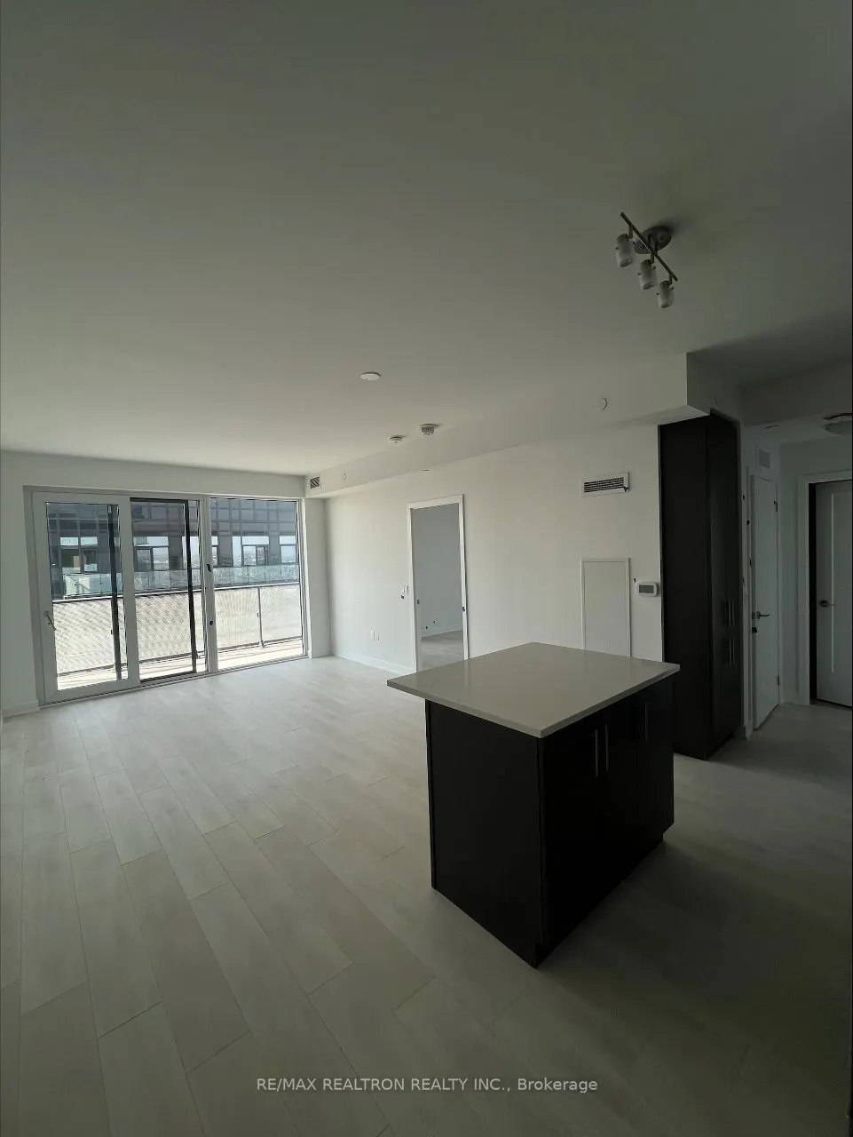 105 Oneida Crescent, #2503