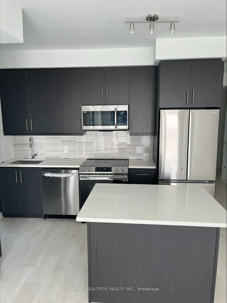 105 Oneida Crescent, #2503