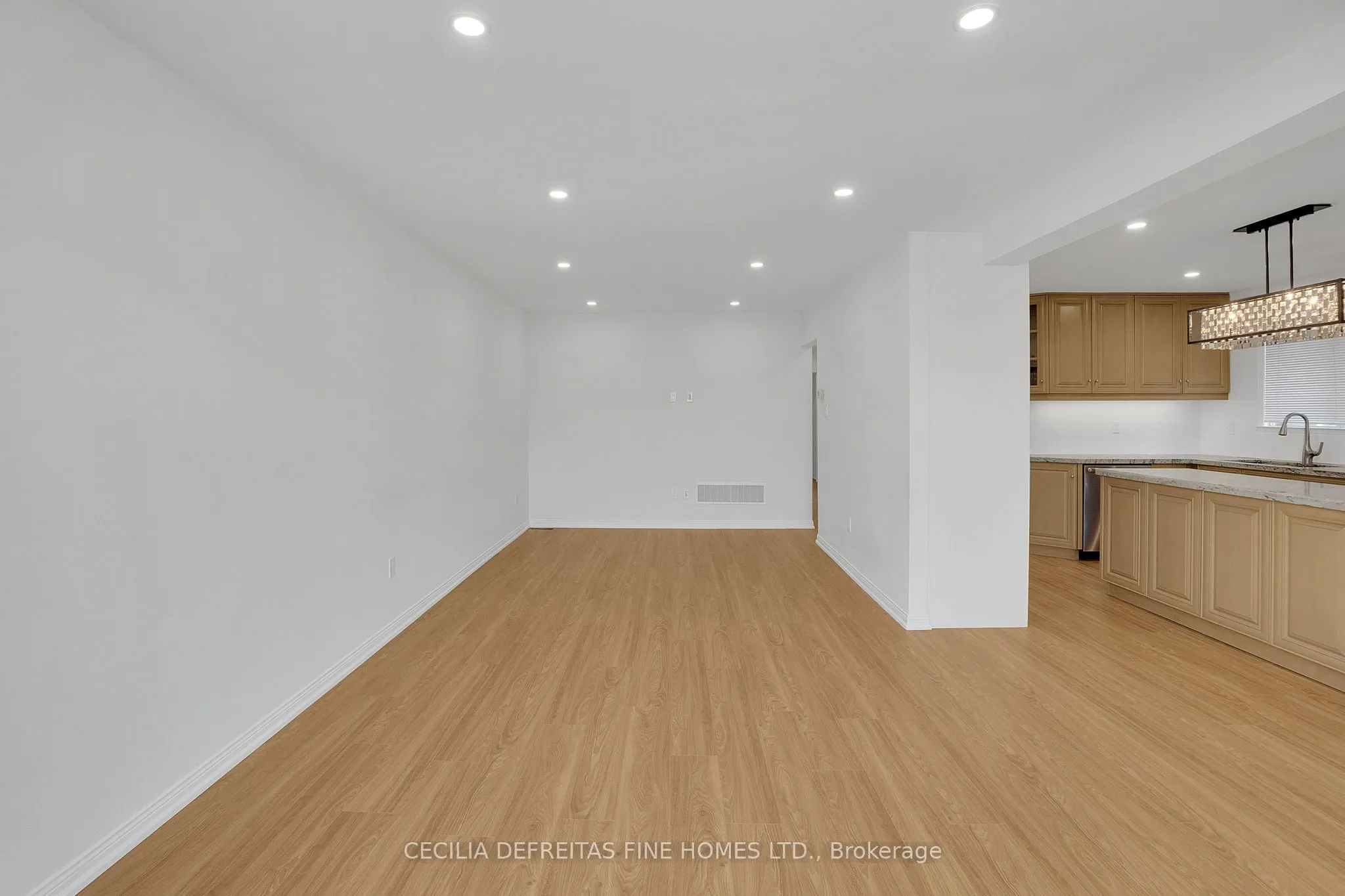 54 Ashburn Crescent, #UPPER