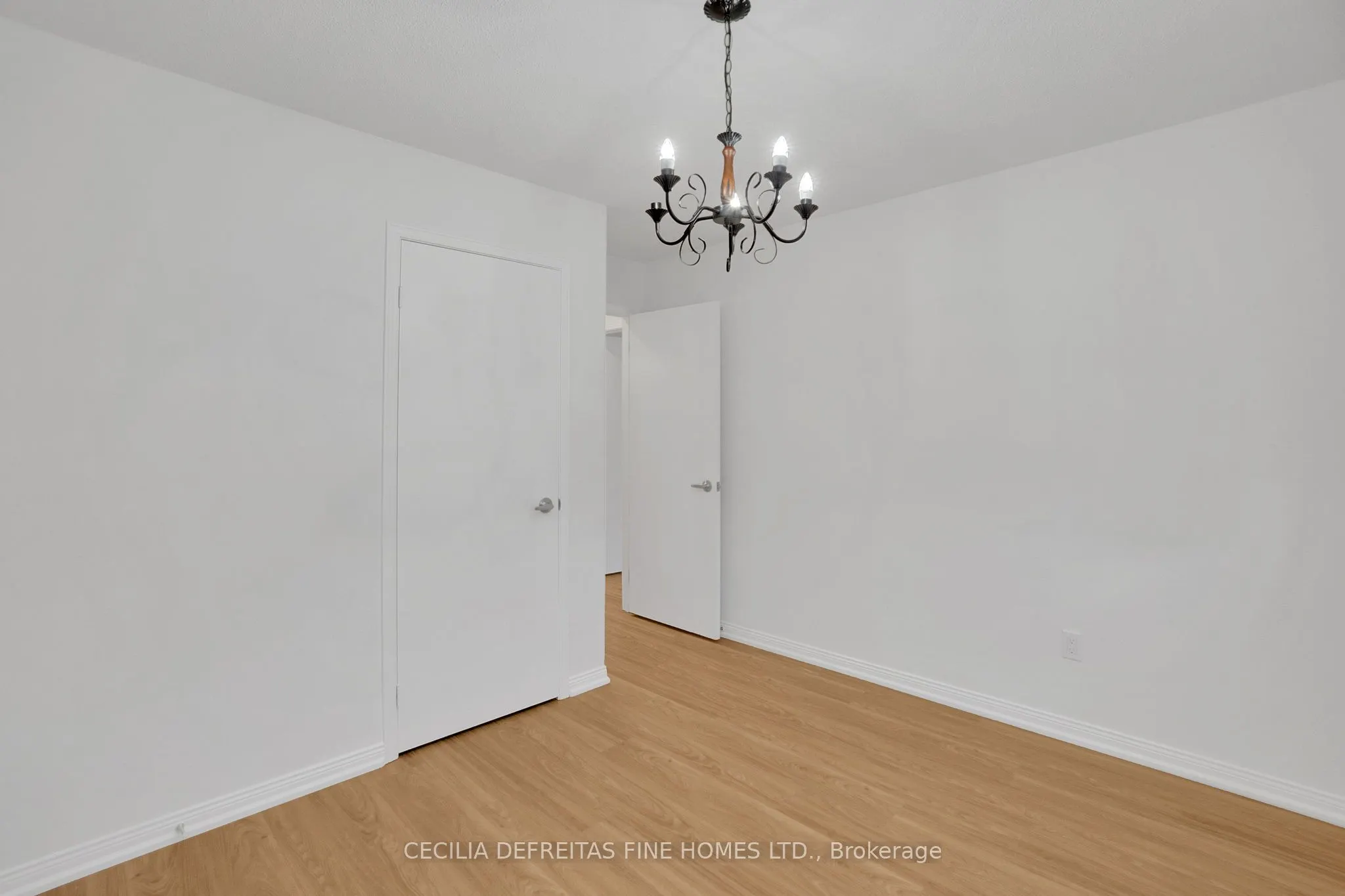 54 Ashburn Crescent, #UPPER