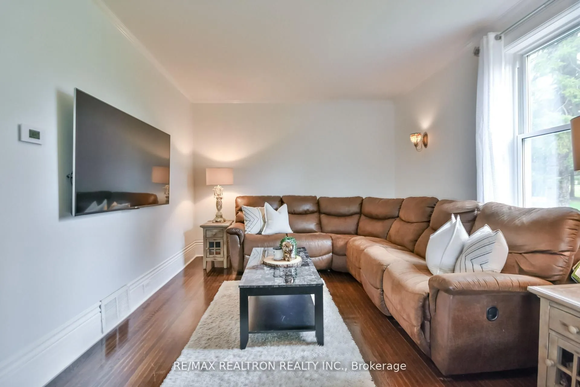 5872 Yonge Street