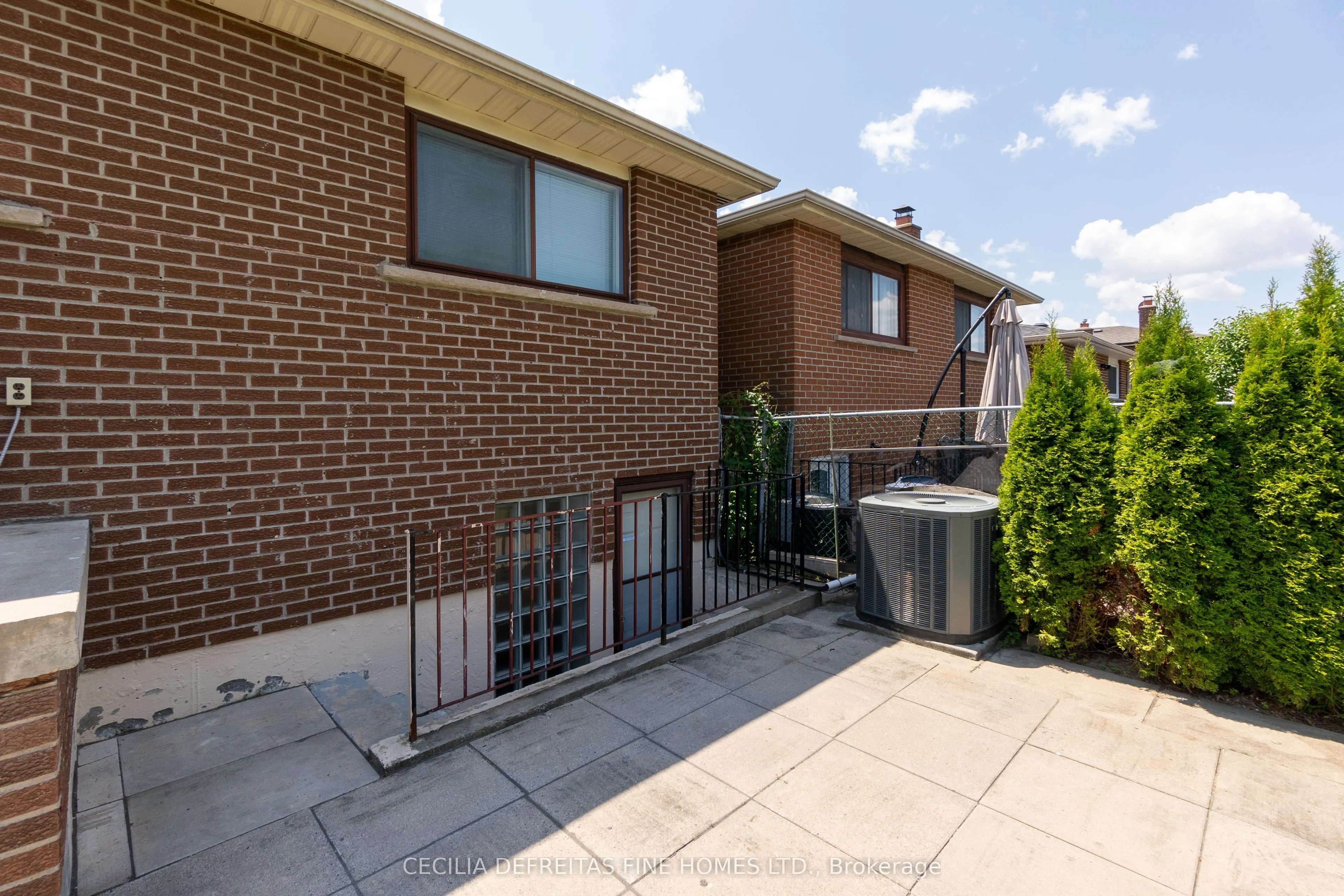 54 Ashburn Crescent, #LOWER