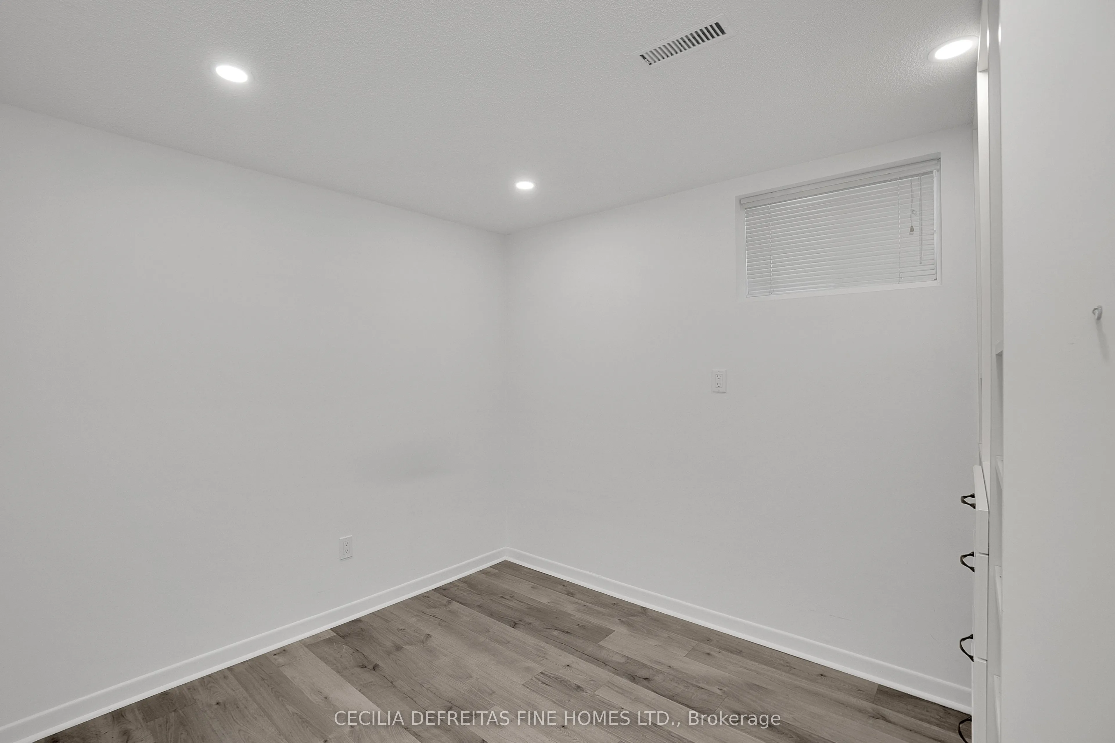 54 Ashburn Crescent, #LOWER
