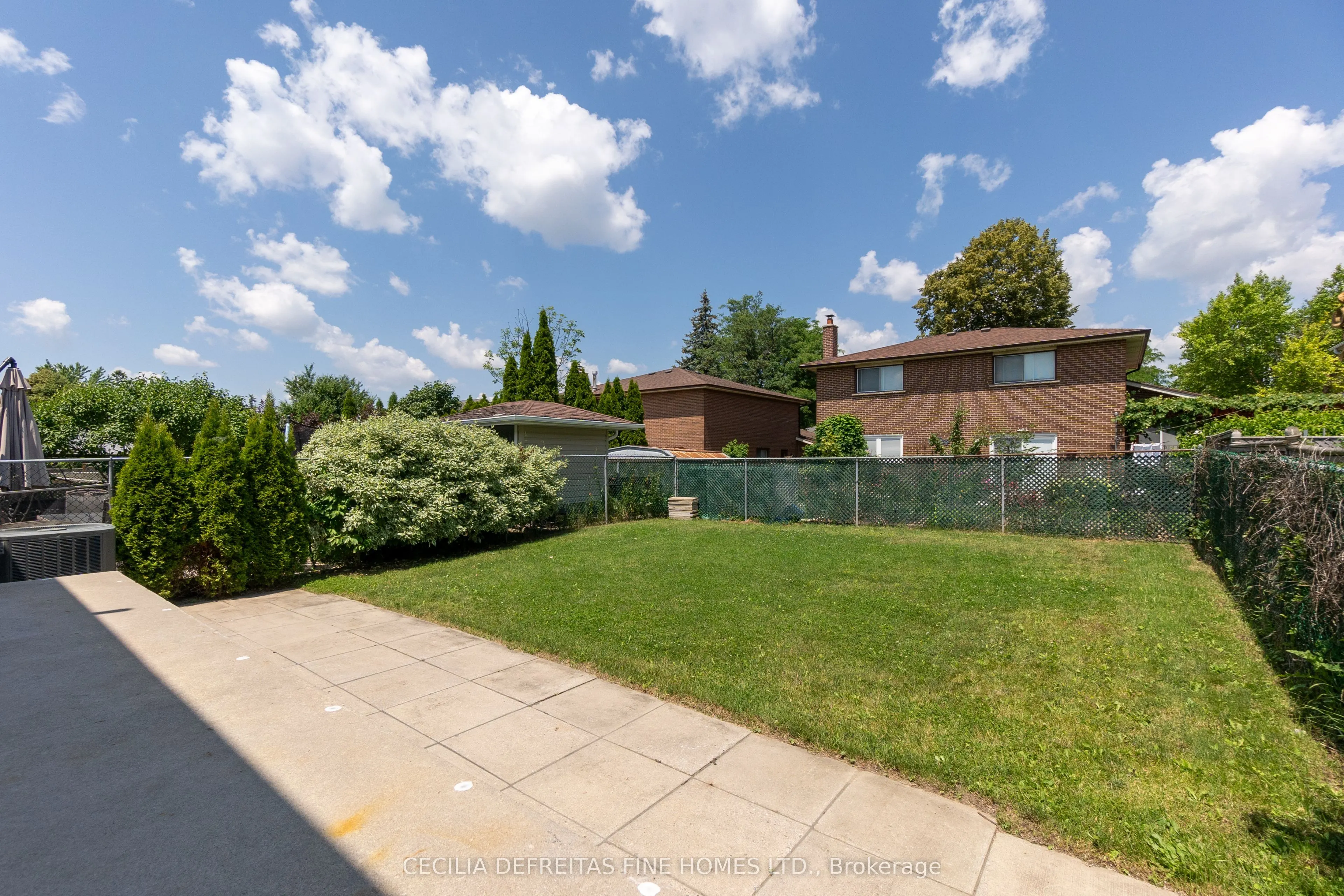 54 Ashburn Crescent, #LOWER