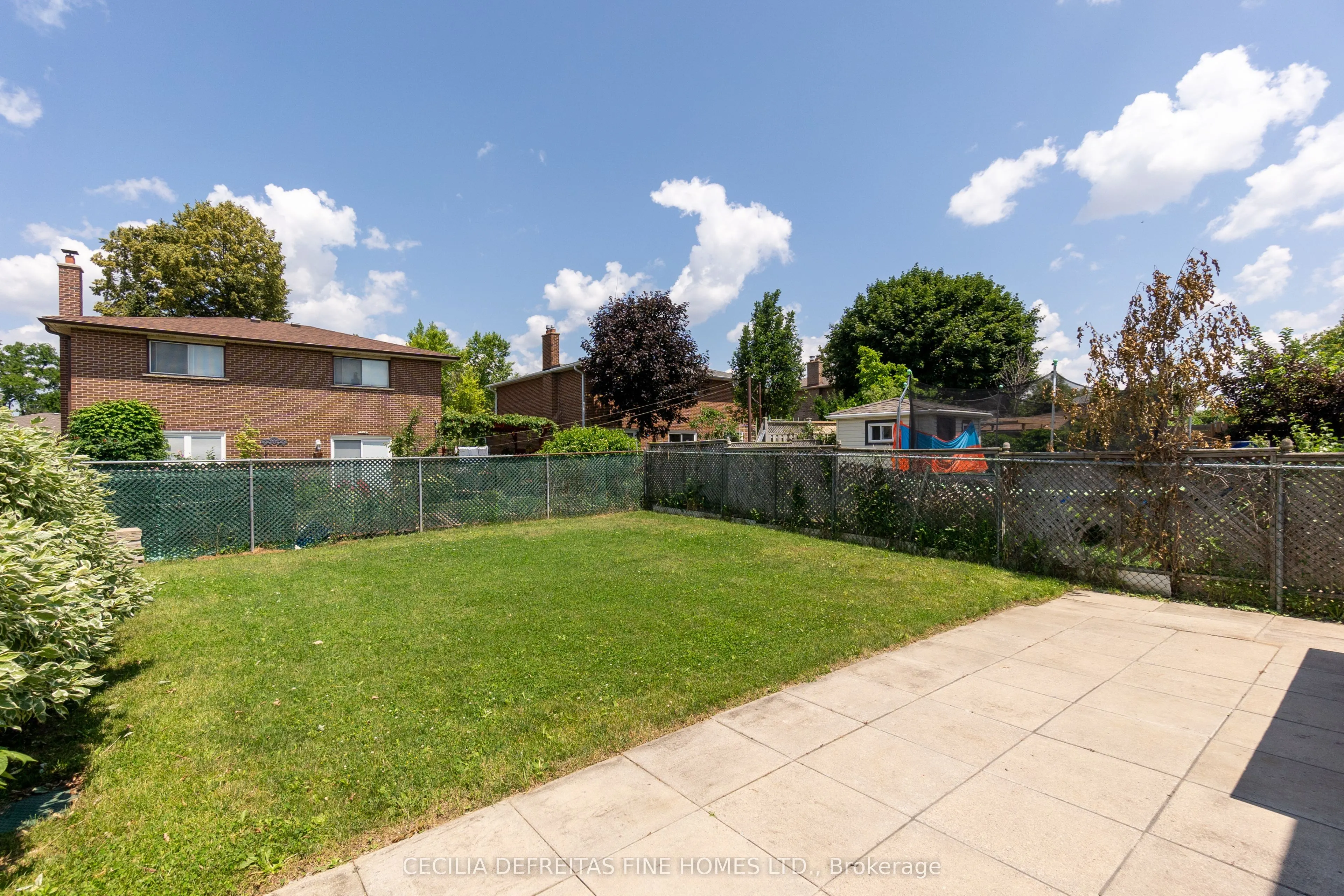 54 Ashburn Crescent, #LOWER