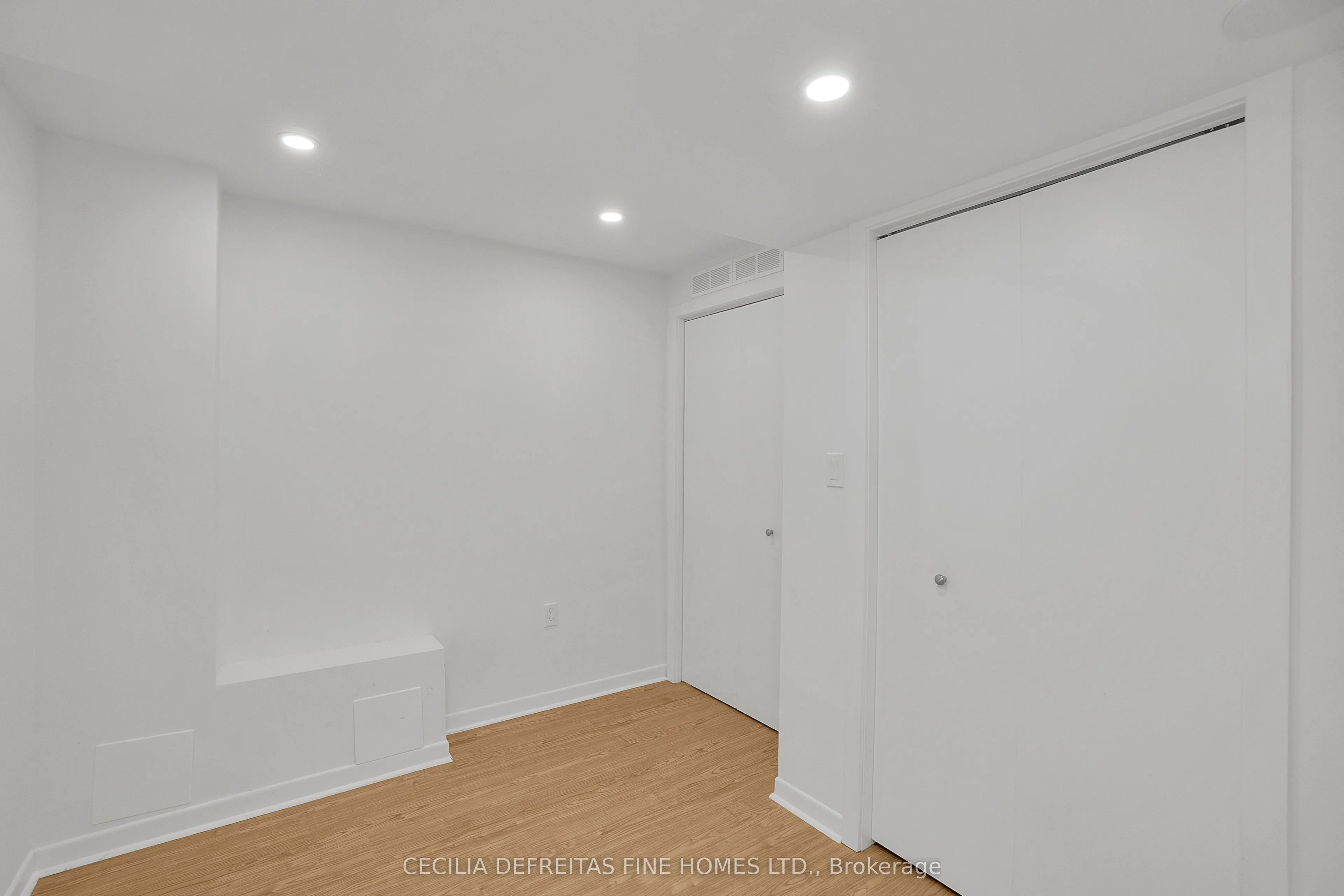 54 Ashburn Crescent, #LOWER