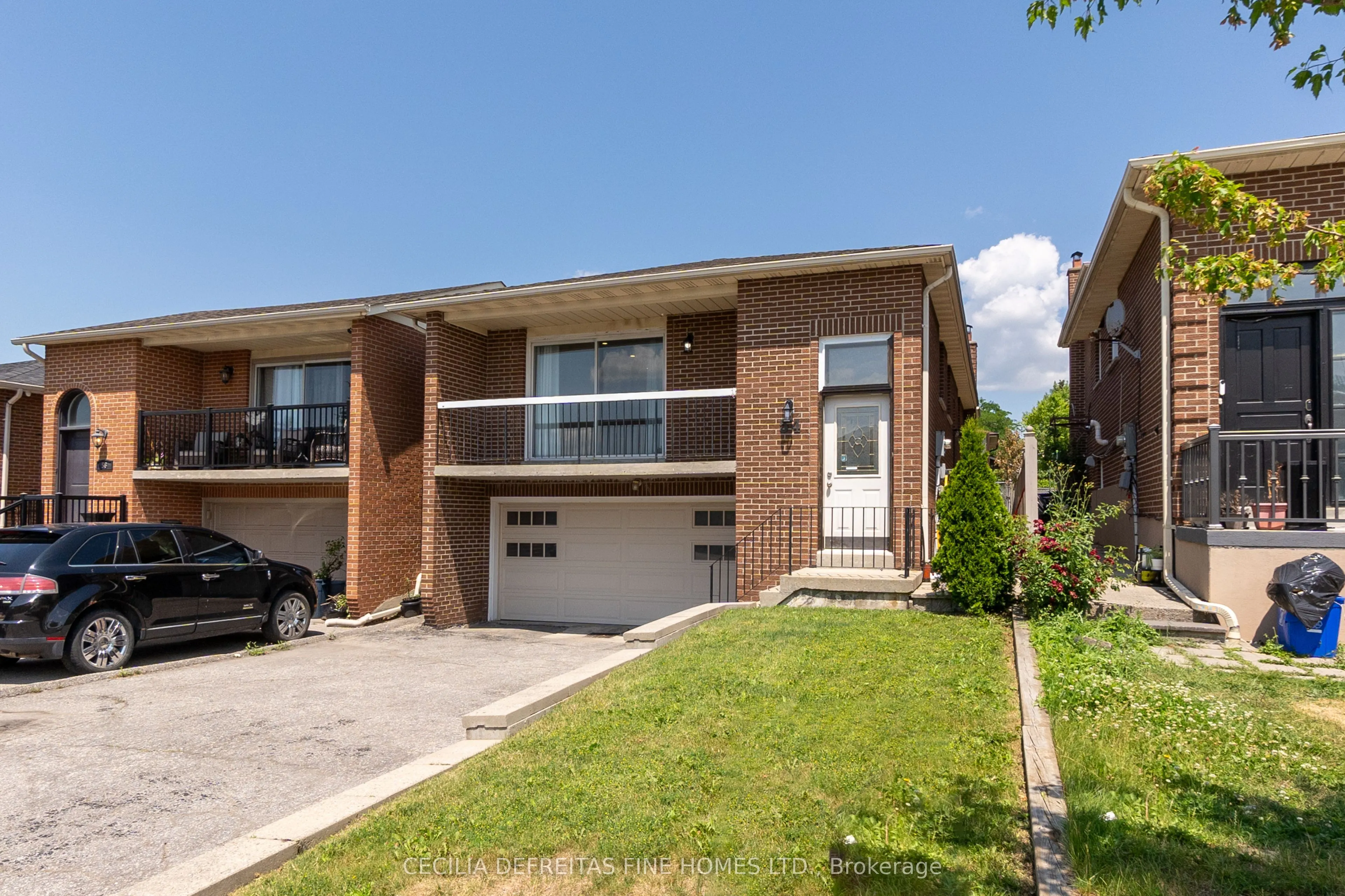 54 Ashburn Crescent, #LOWER