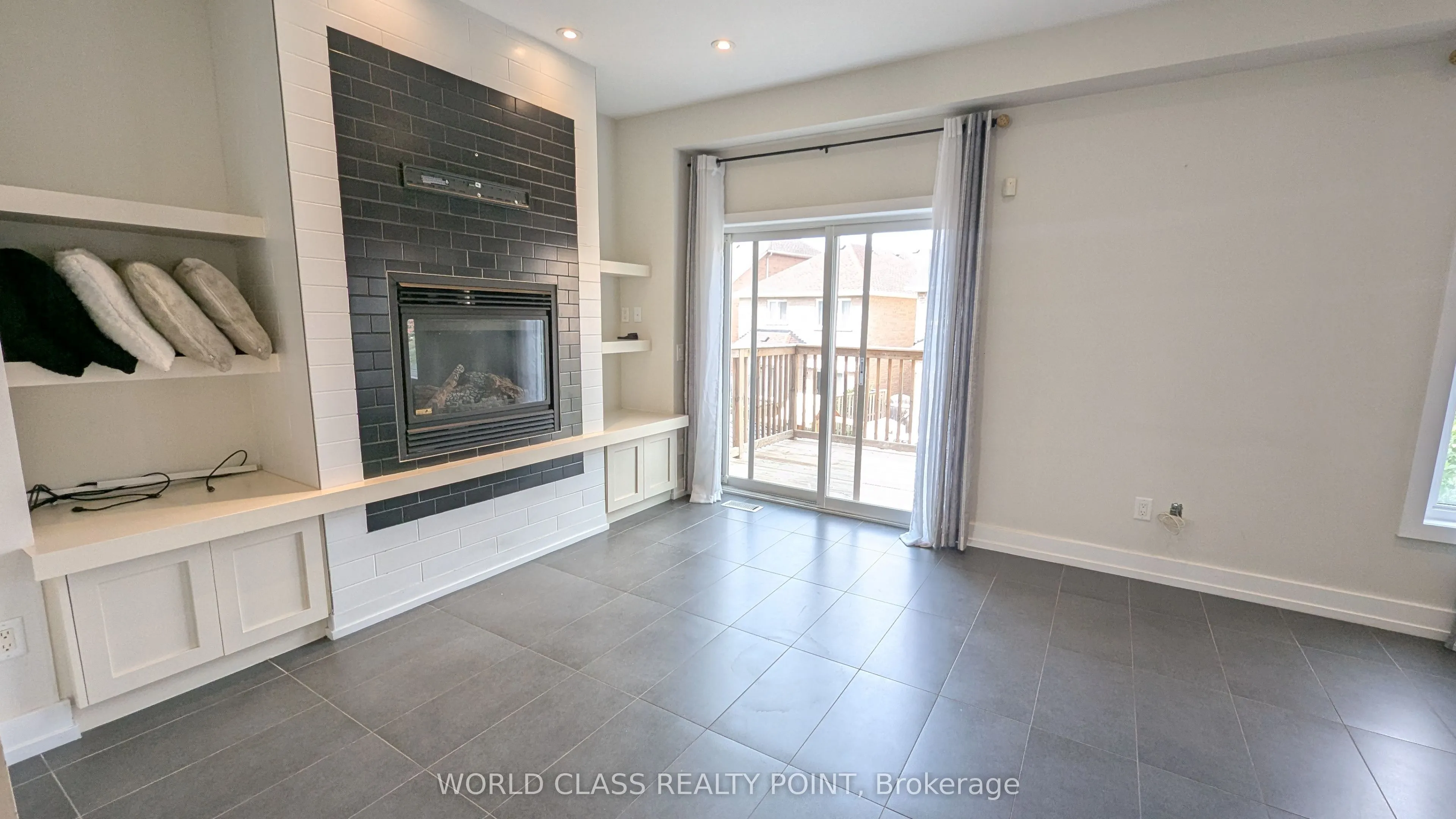 22 Gesher Crescent