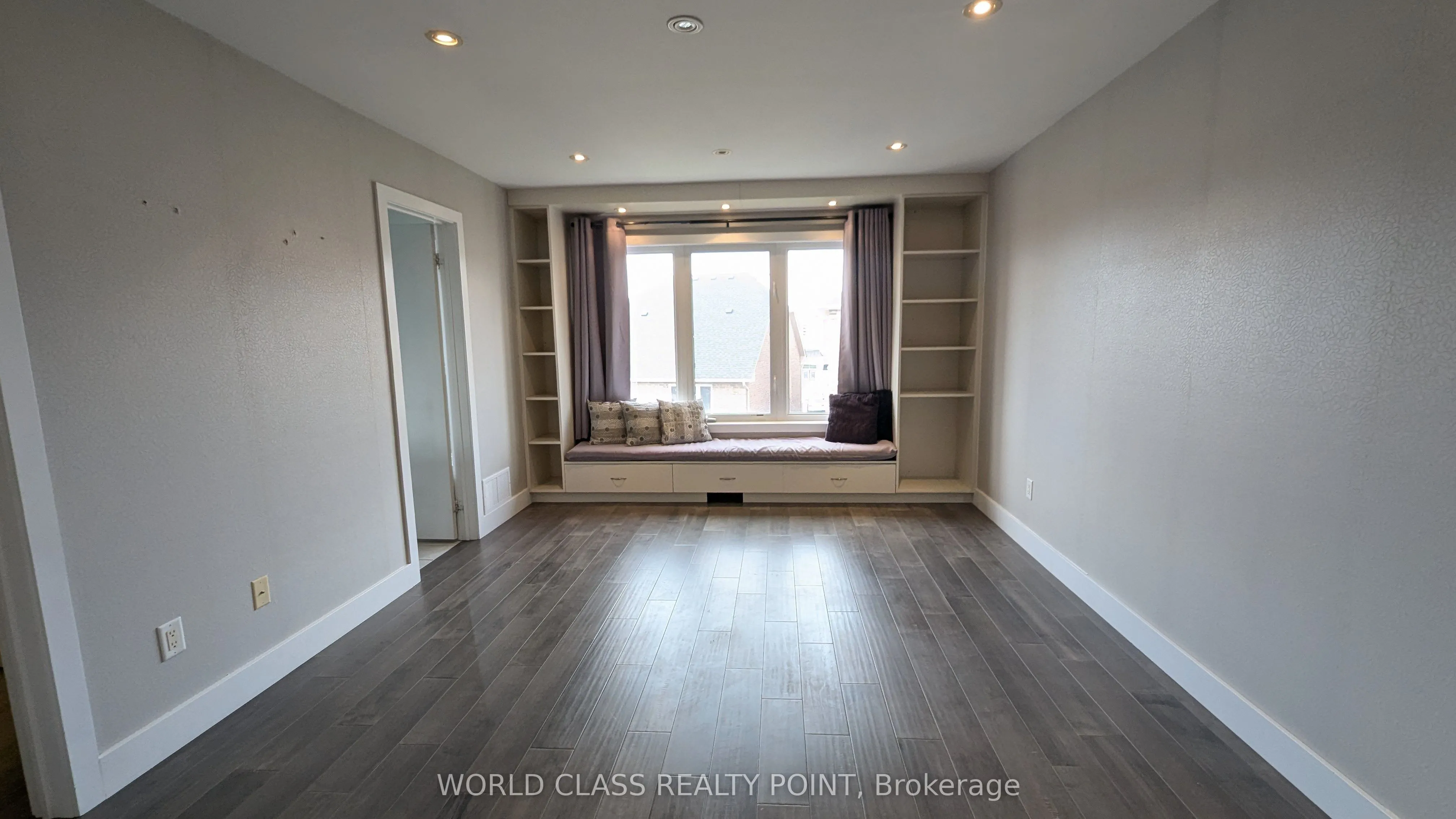 22 Gesher Crescent