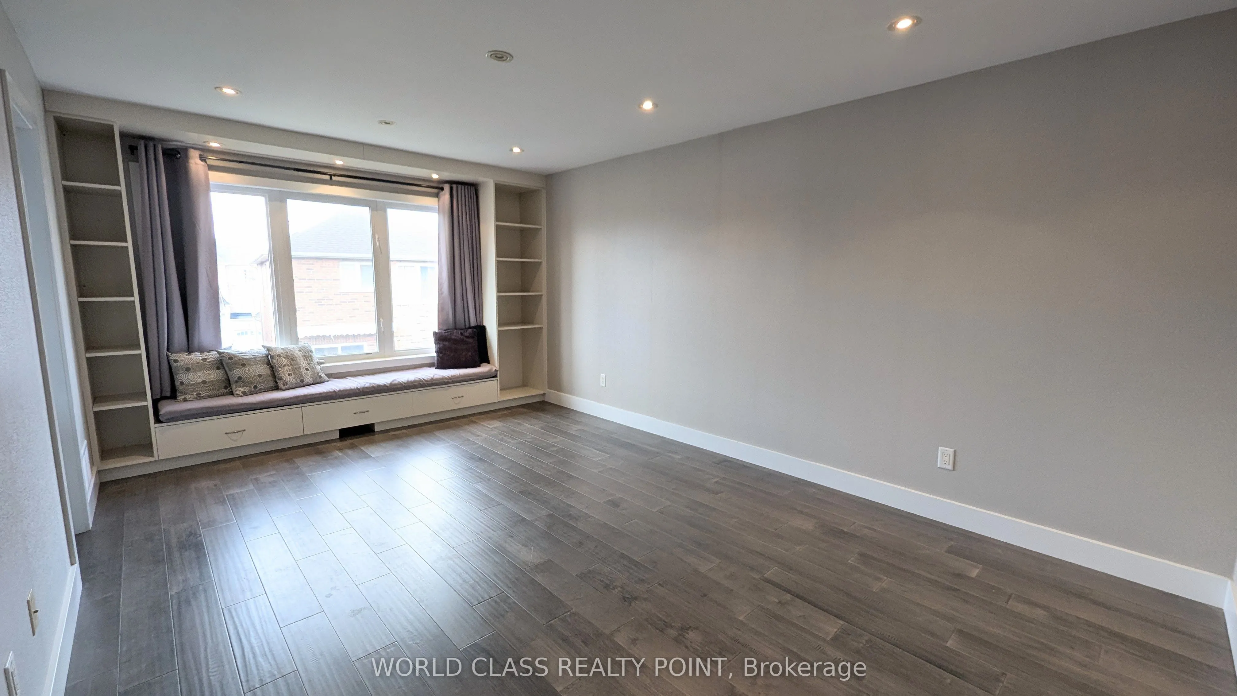 22 Gesher Crescent