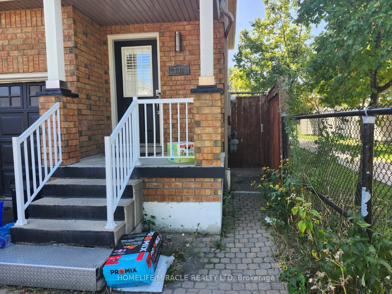 132 Deep Spring Crescent