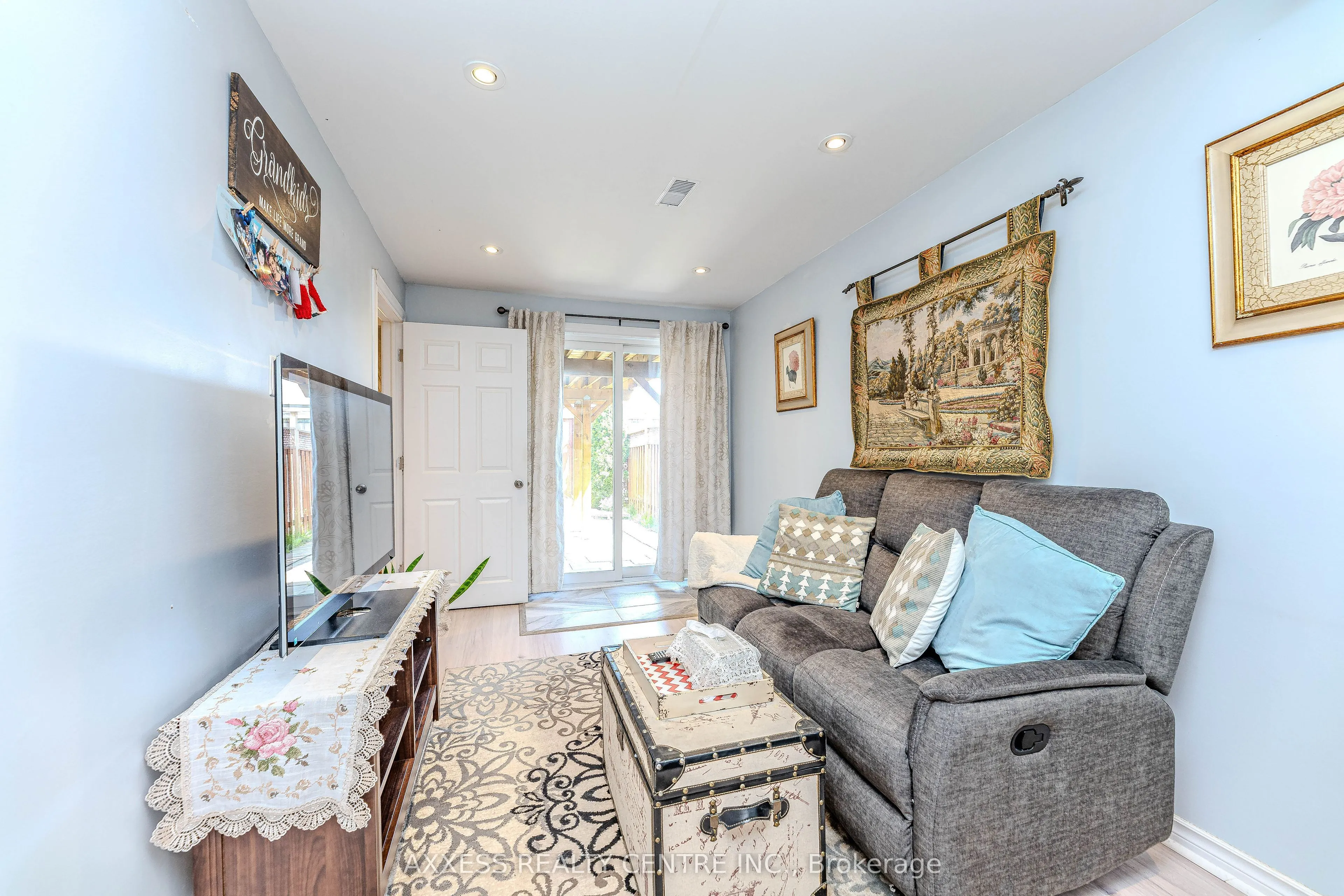 72 Beaverbrook Crescent