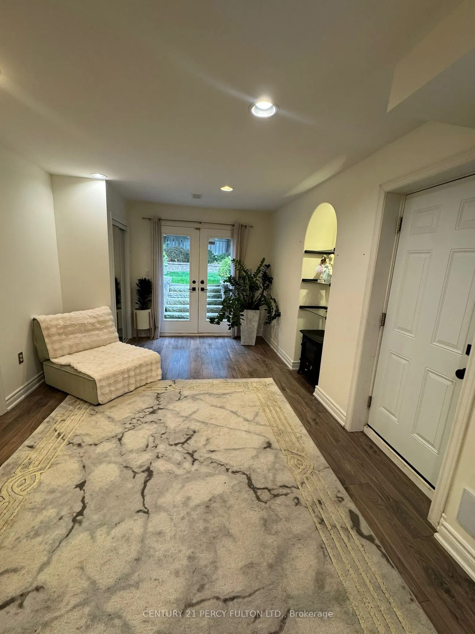 207 Shaftsbury Avenue, #basment