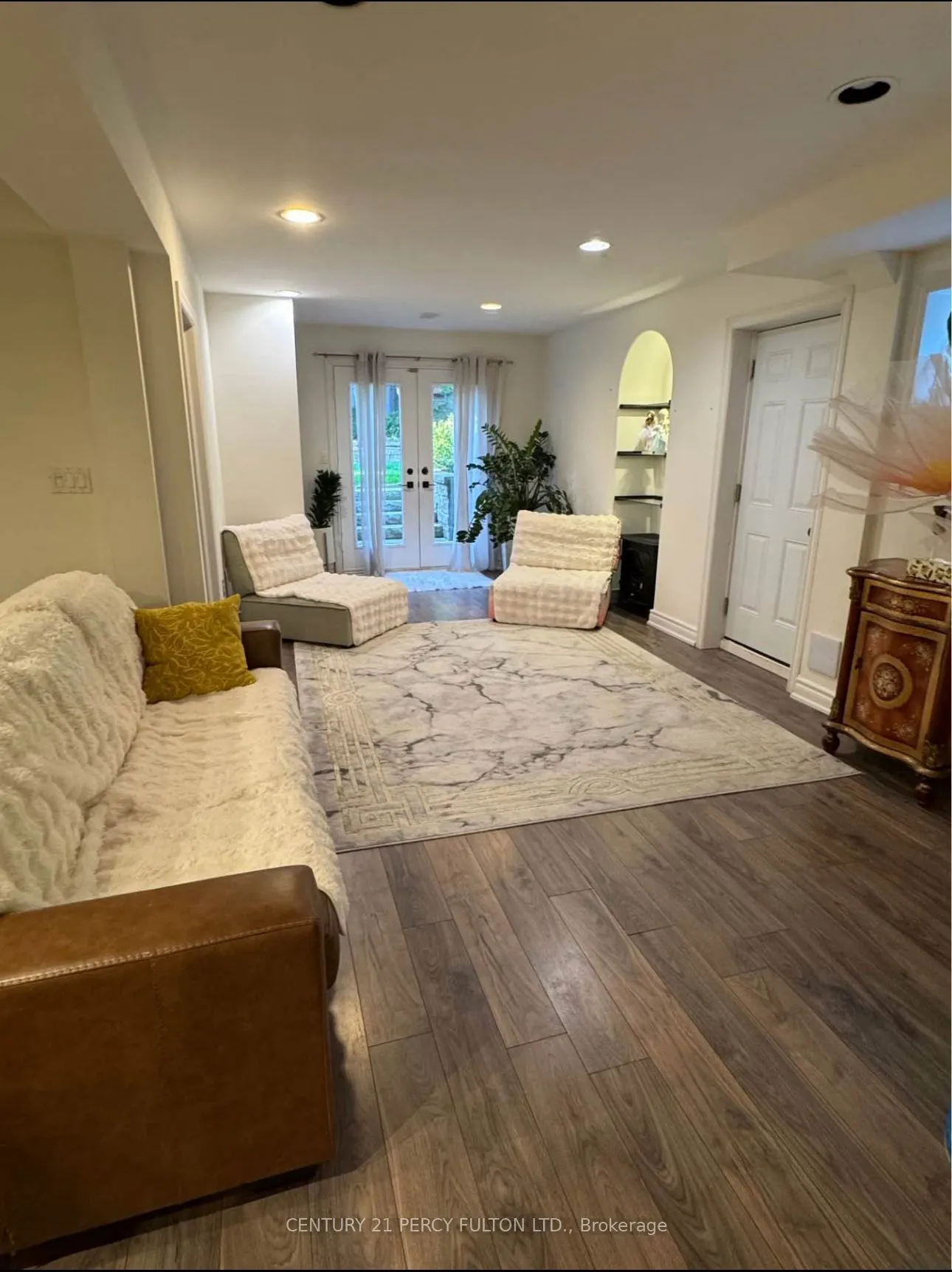 207 Shaftsbury Avenue, #basment