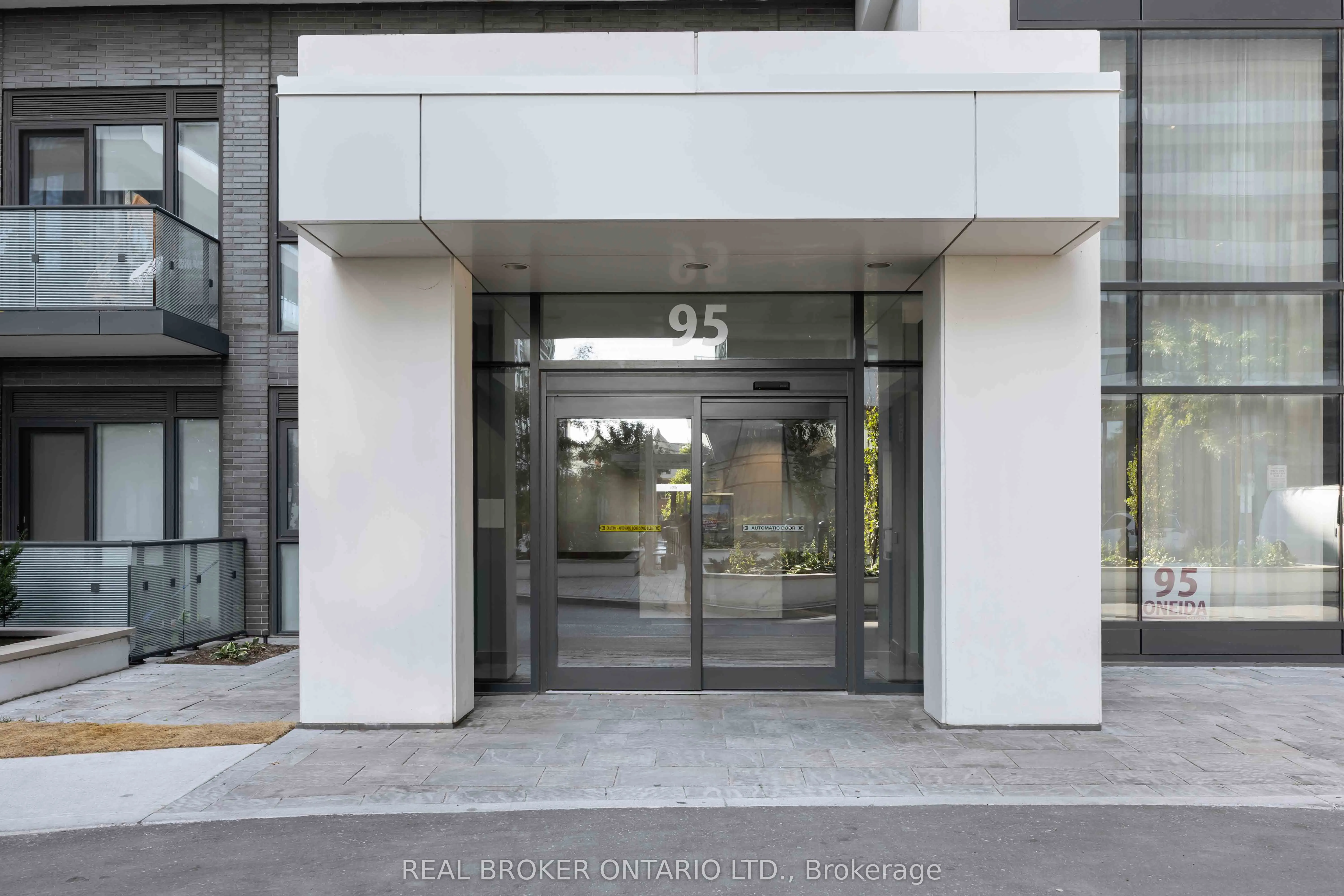 95 Oneida Crescent, #LPH 08