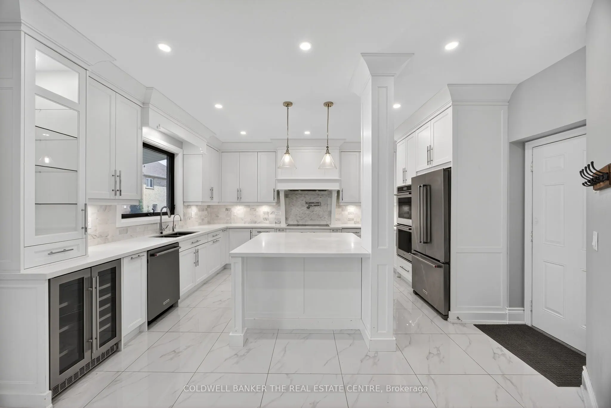 369 Dowson Loop