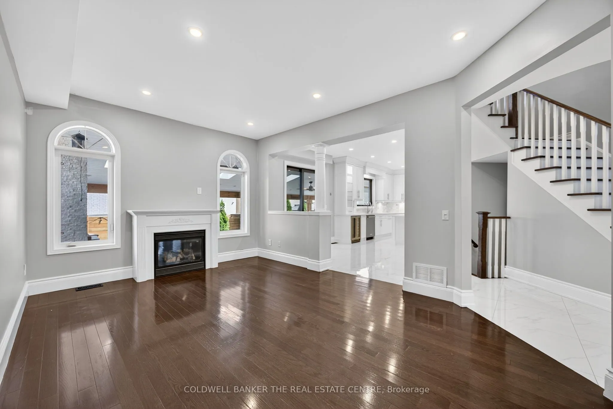 369 Dowson Loop
