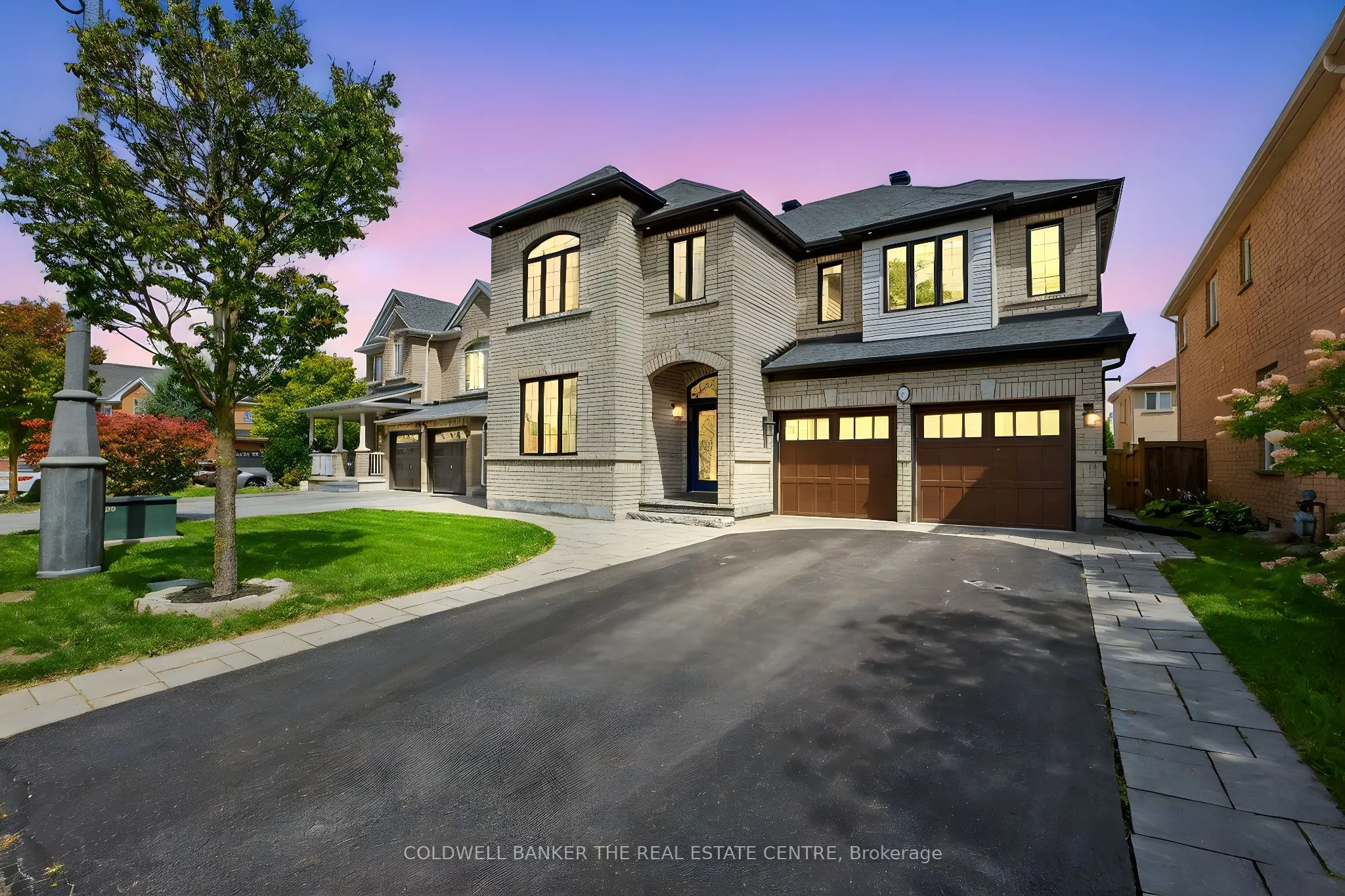 369 Dowson Loop
