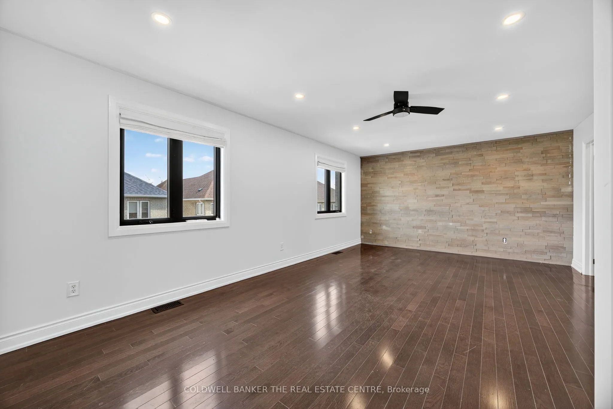 369 Dowson Loop