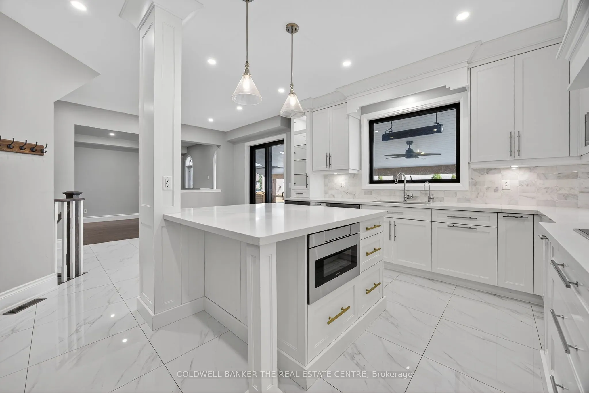 369 Dowson Loop