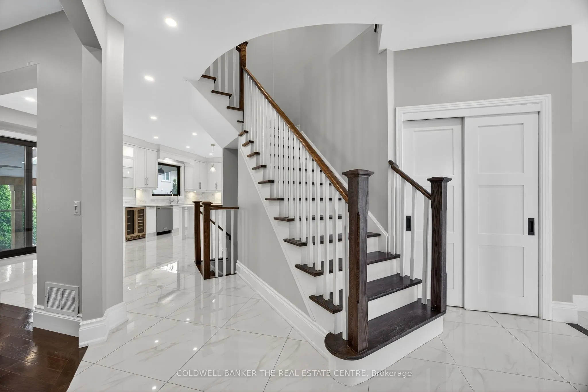 369 Dowson Loop