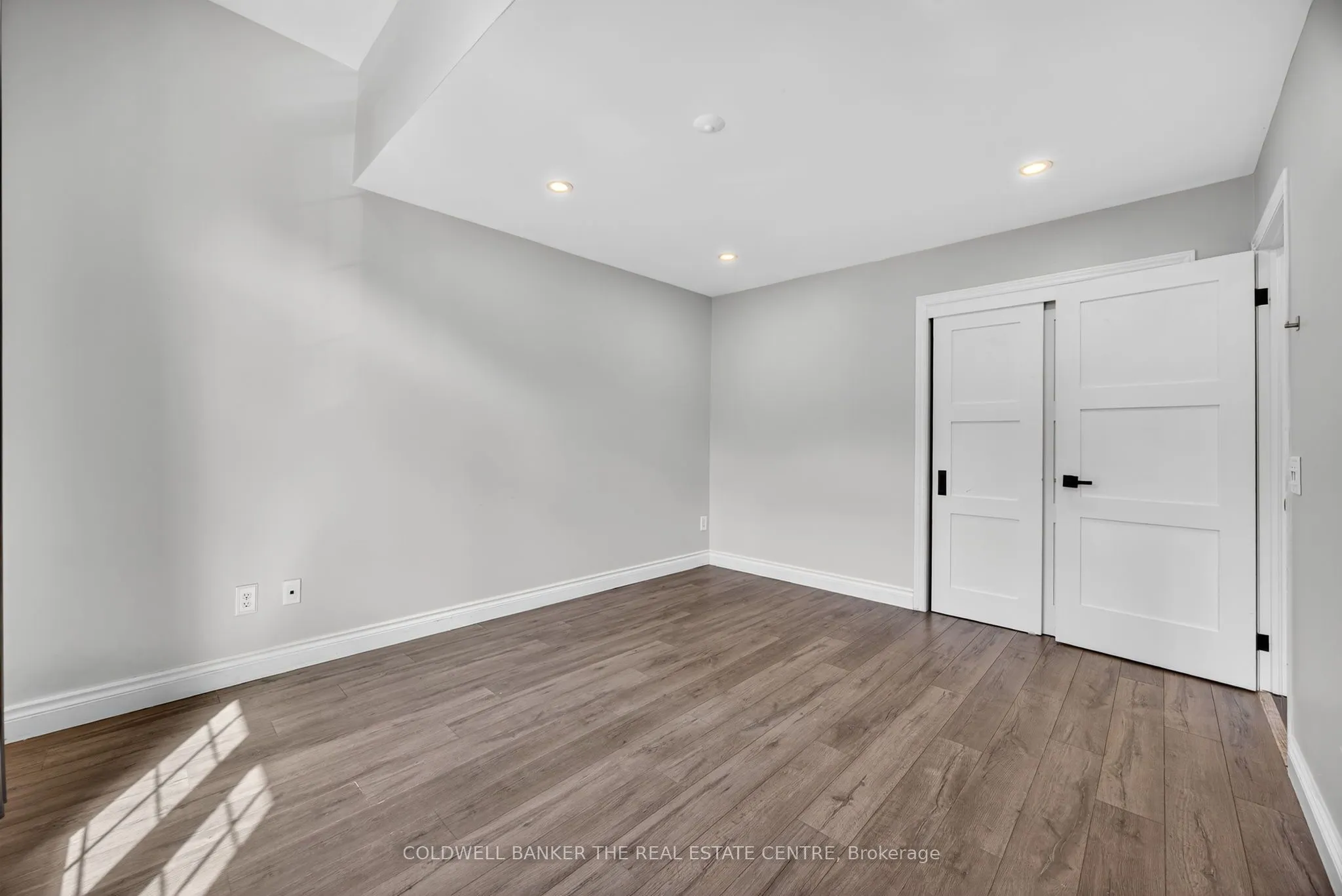 369 Dowson Loop