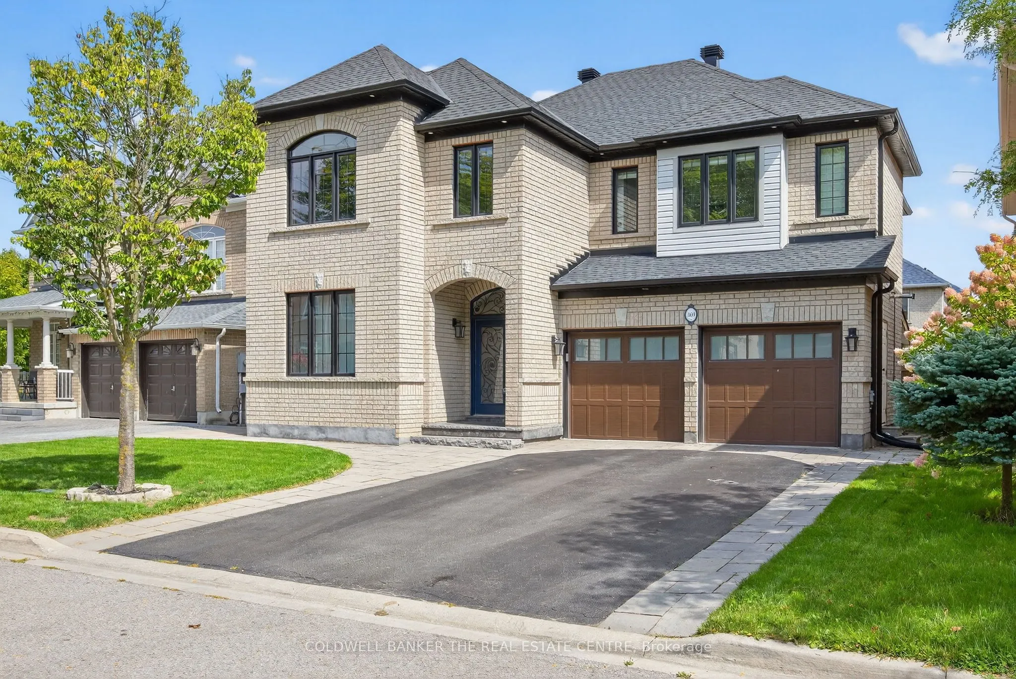 369 Dowson Loop
