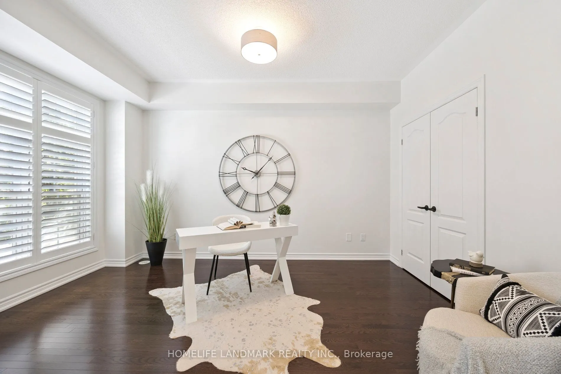 56 Donald Buttress Boulevard W