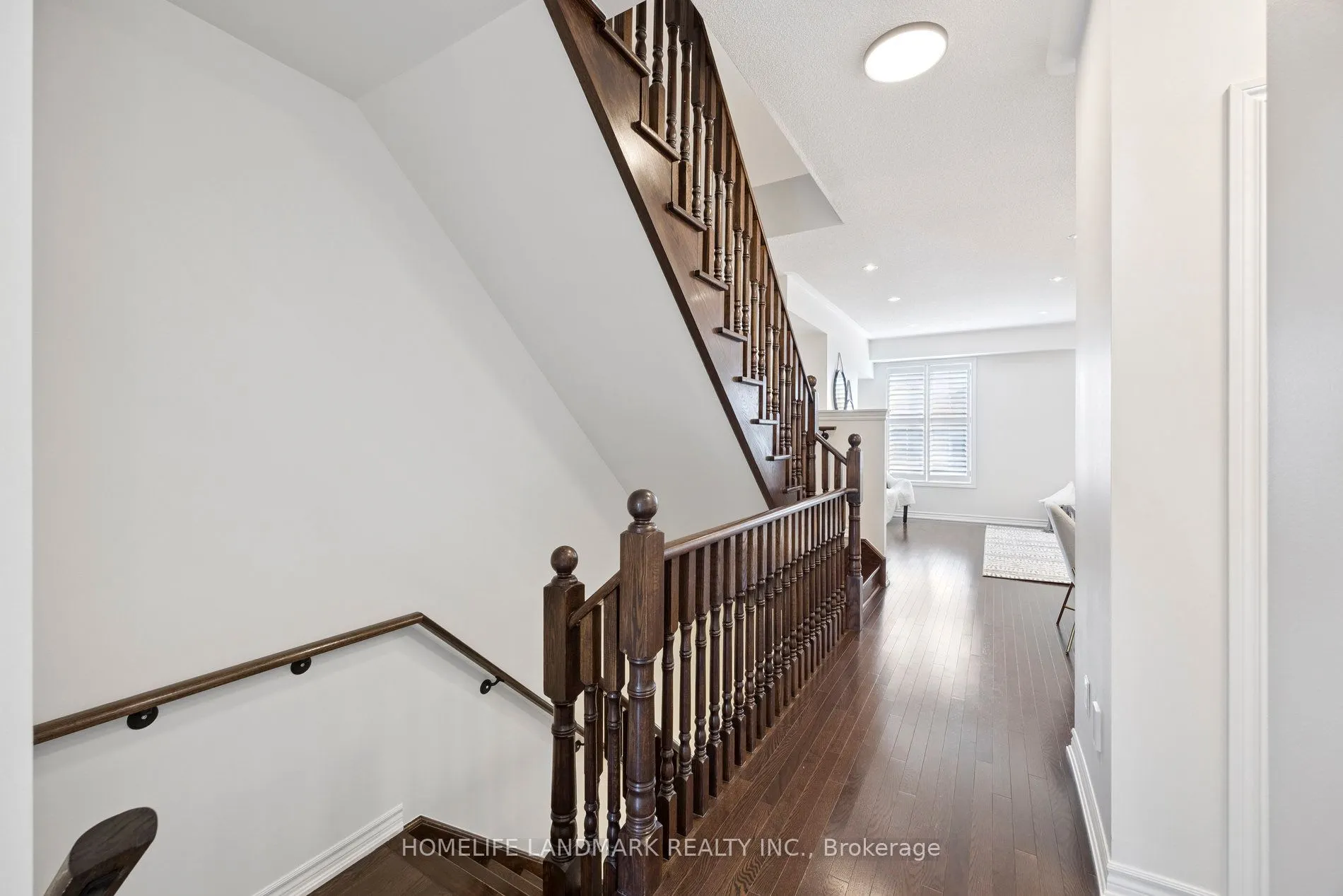 56 Donald Buttress Boulevard W
