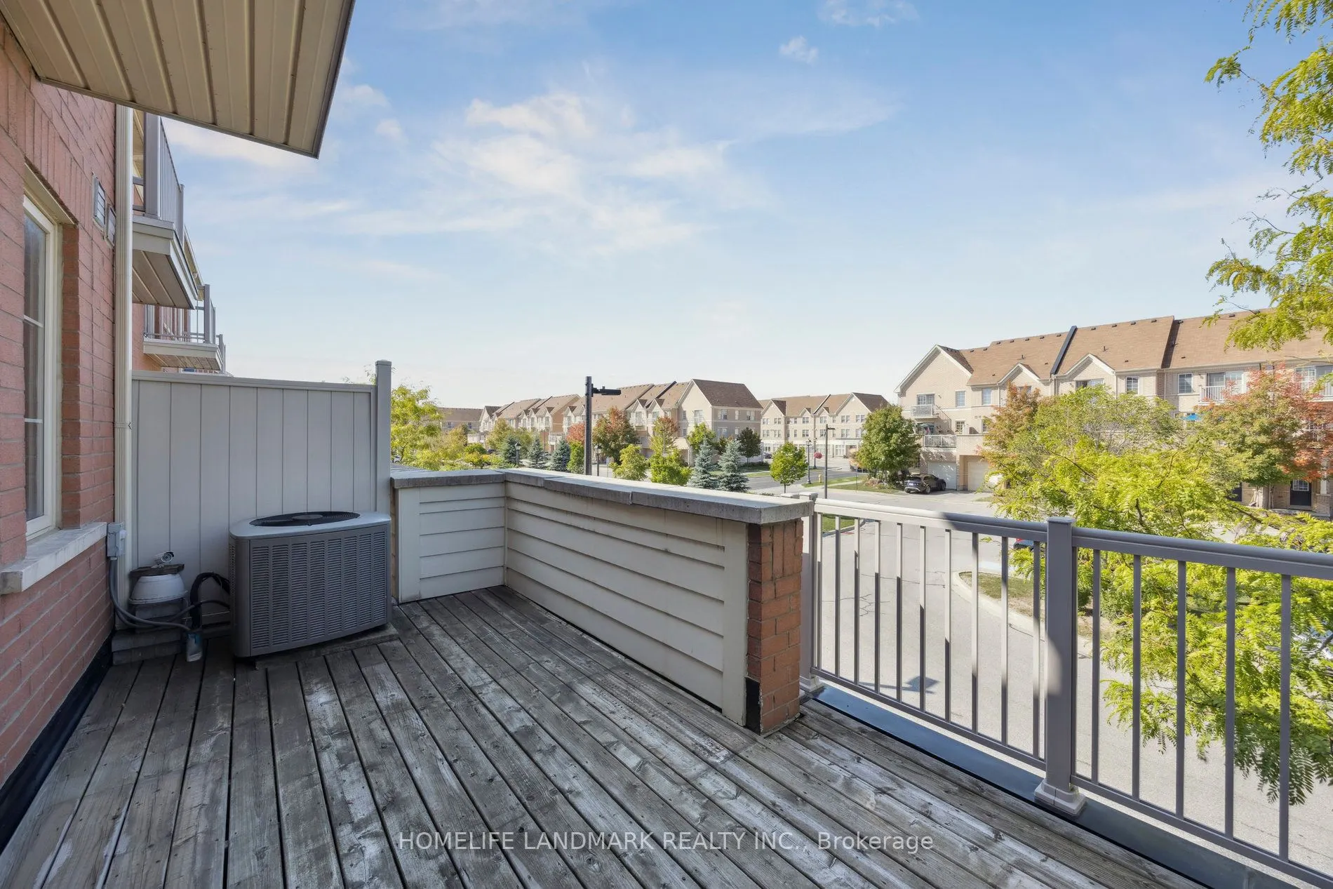 56 Donald Buttress Boulevard W