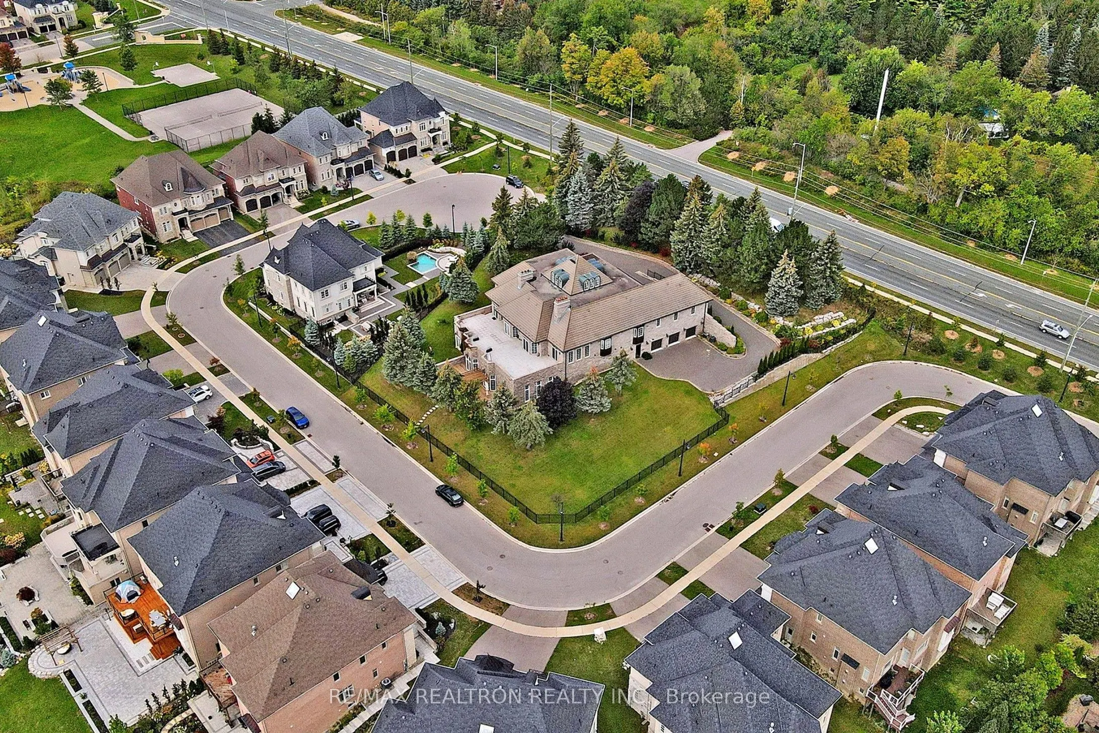 16 Finesse Court