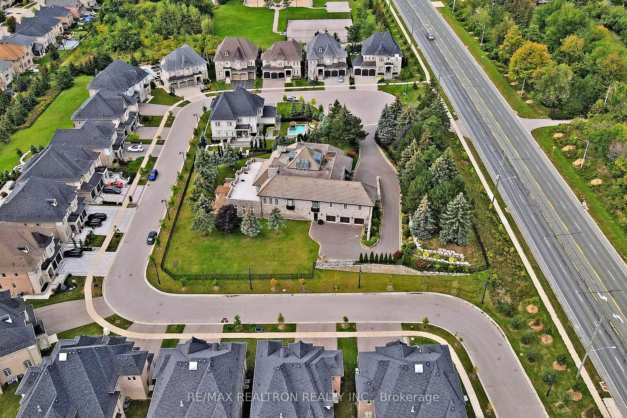 16 Finesse Court