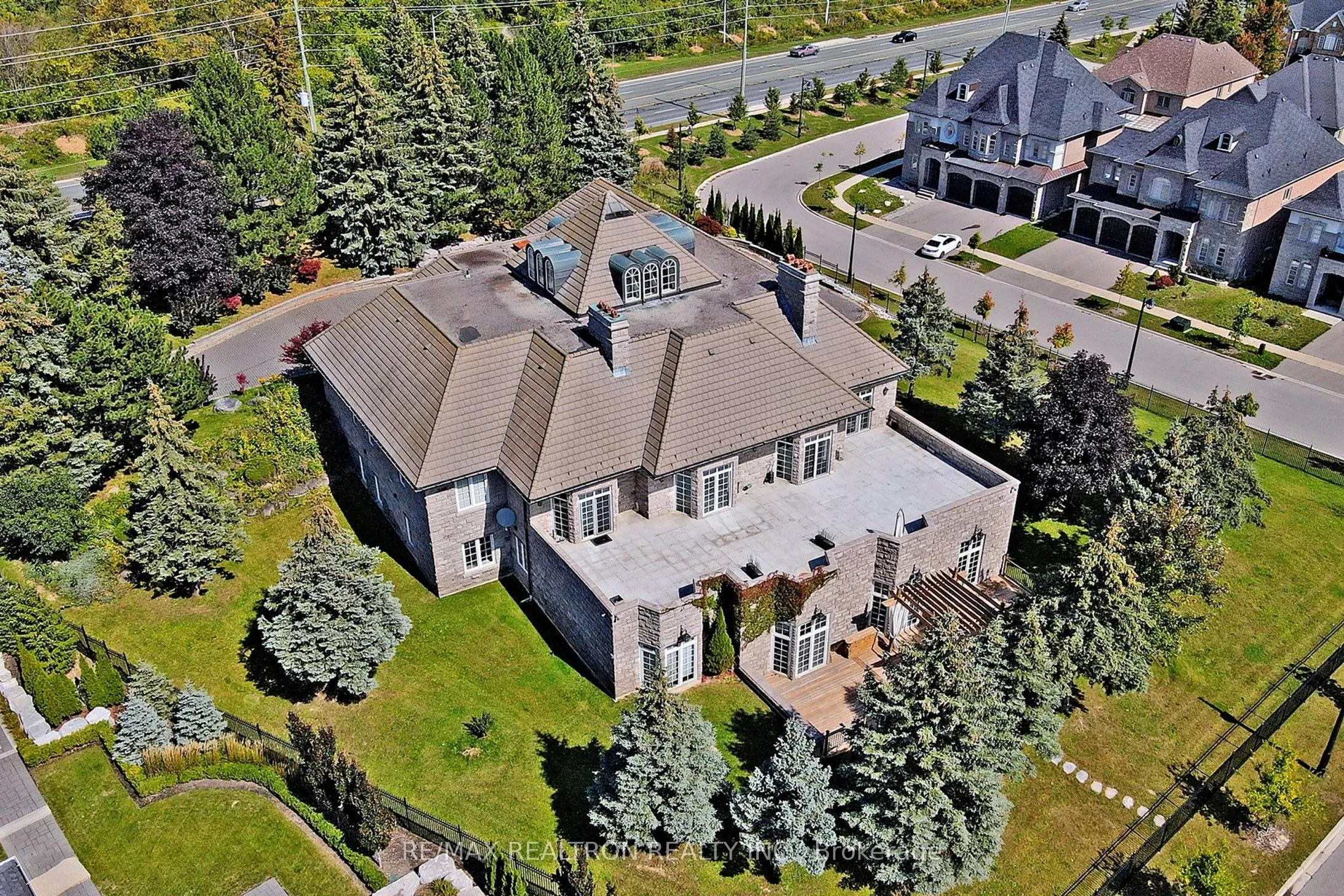 16 Finesse Court