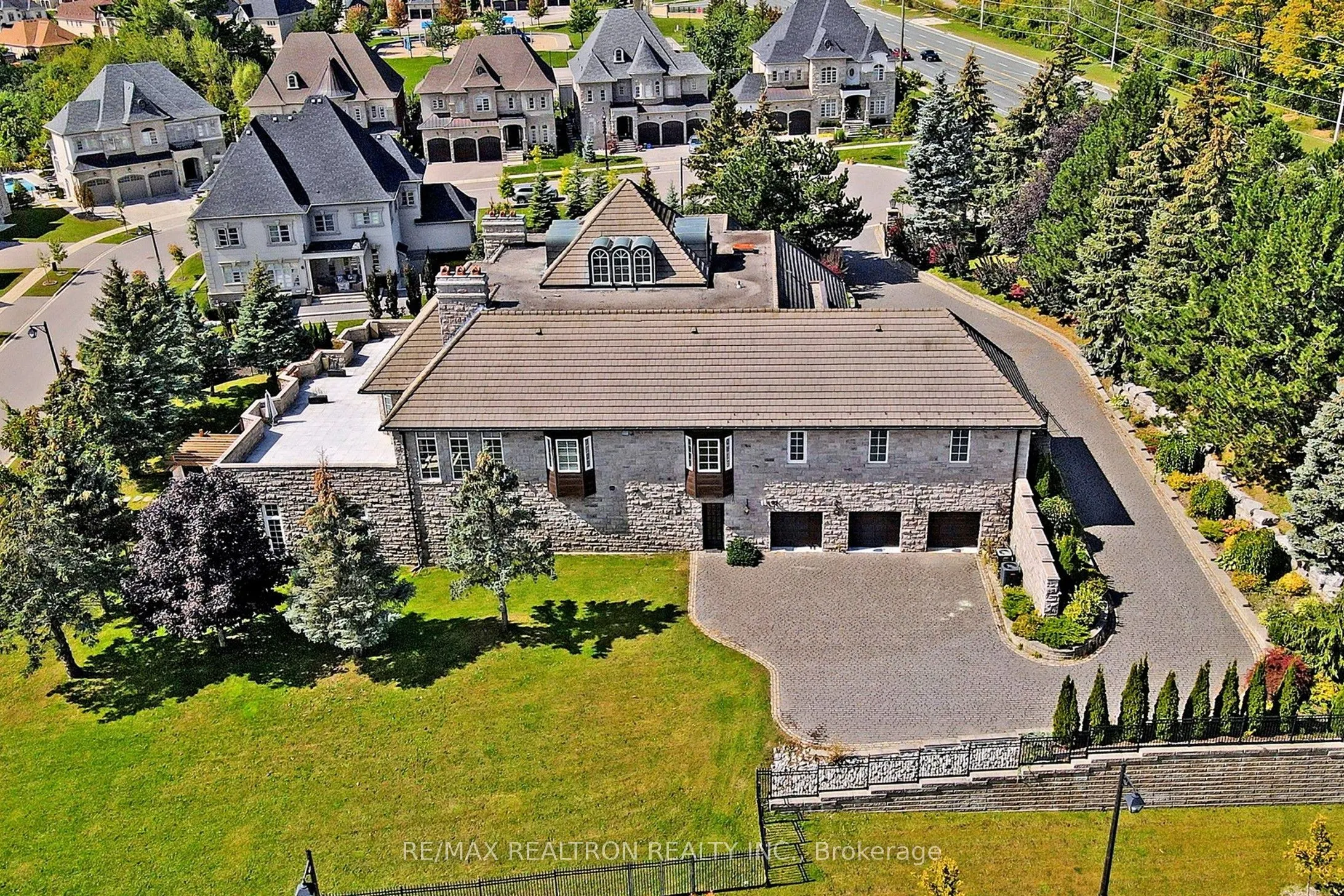 16 Finesse Court