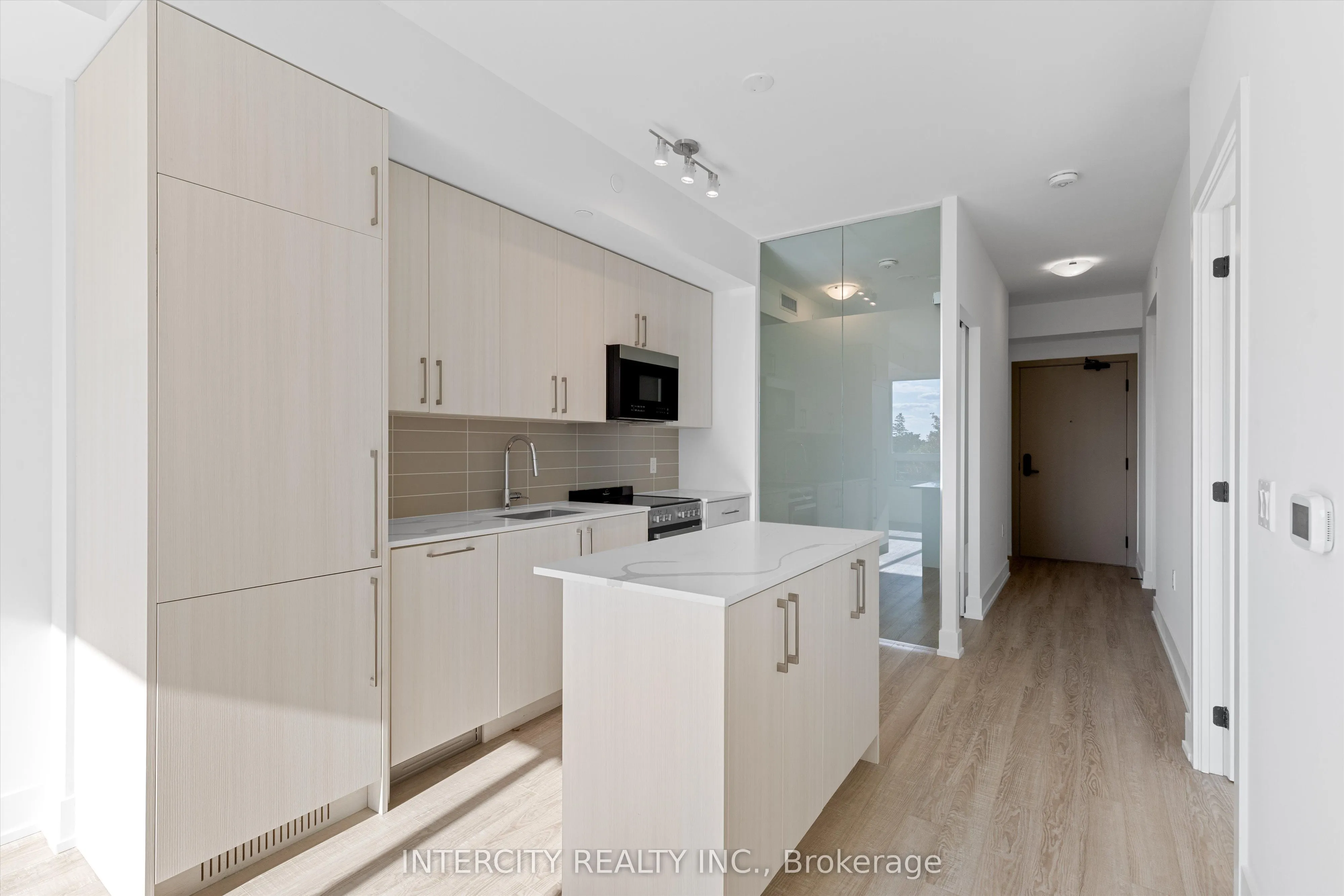 2075 King Road, #323