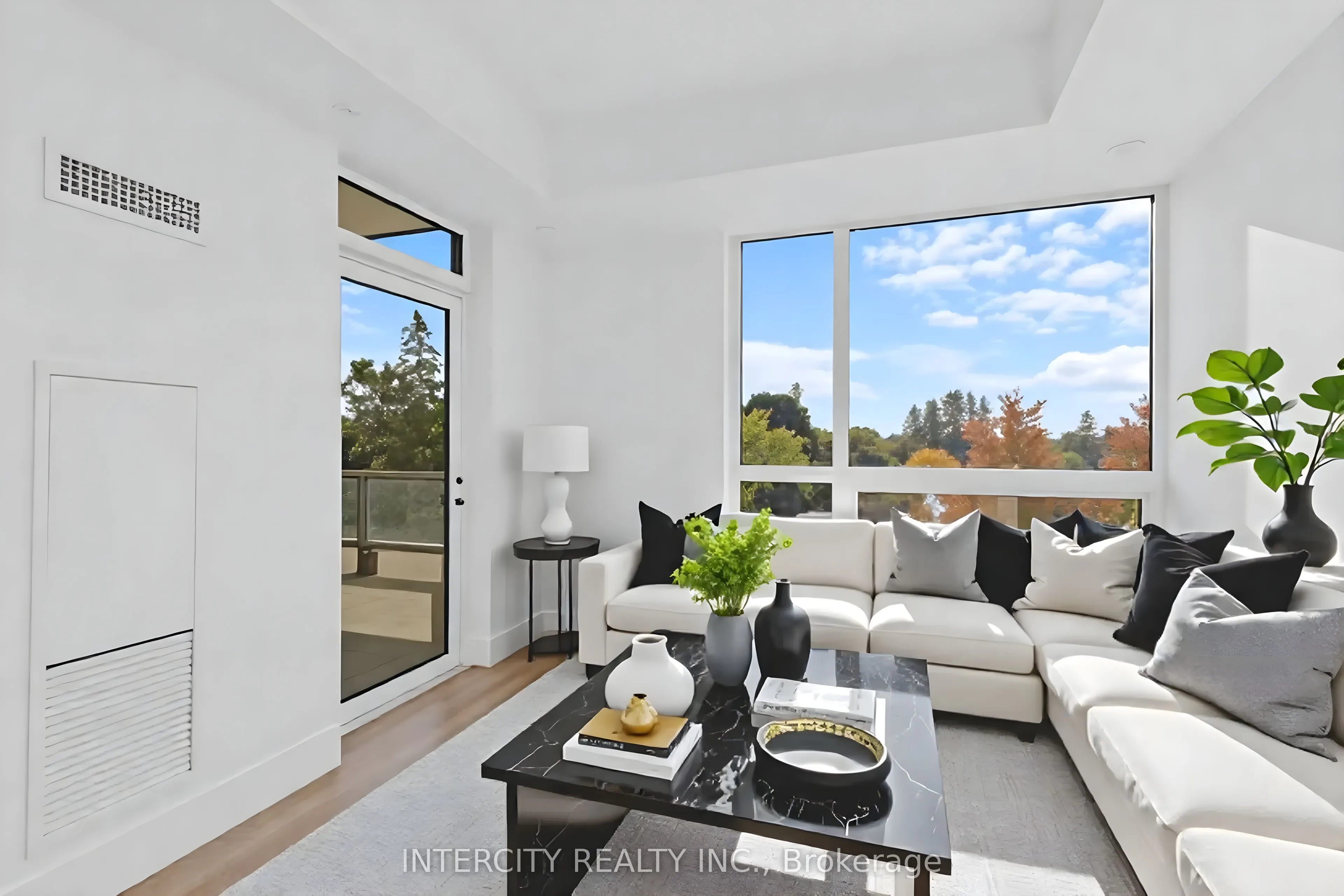 2075 King Road, #323