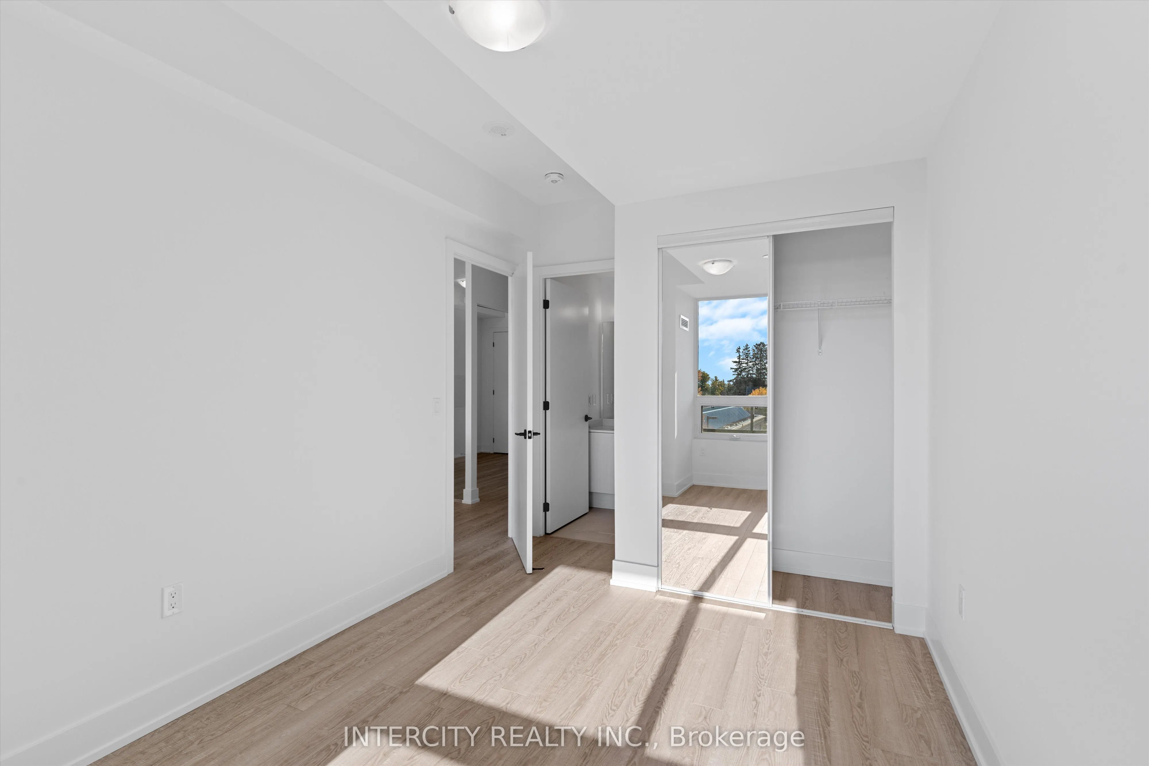 2075 King Road, #323
