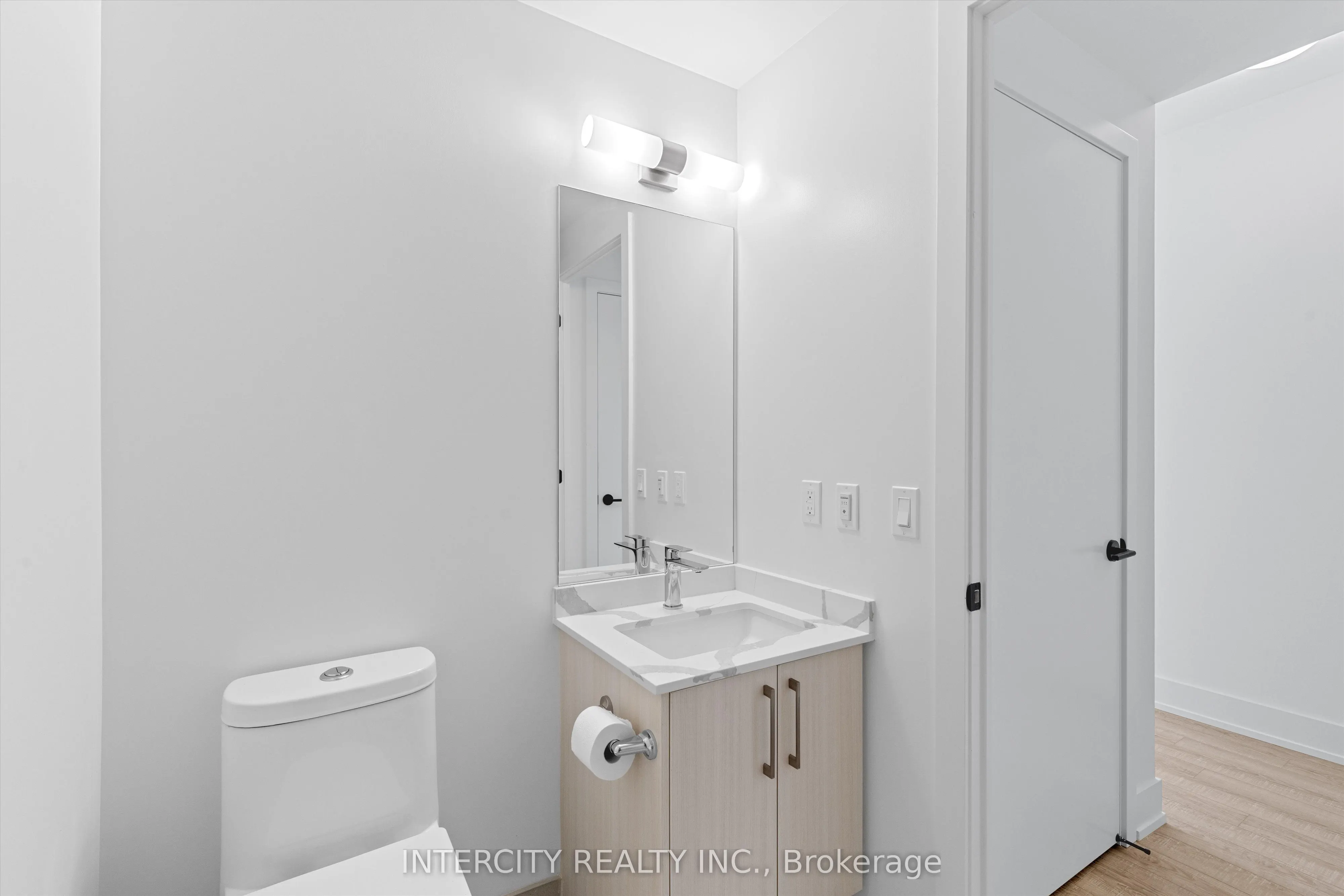 2075 King Road, #323