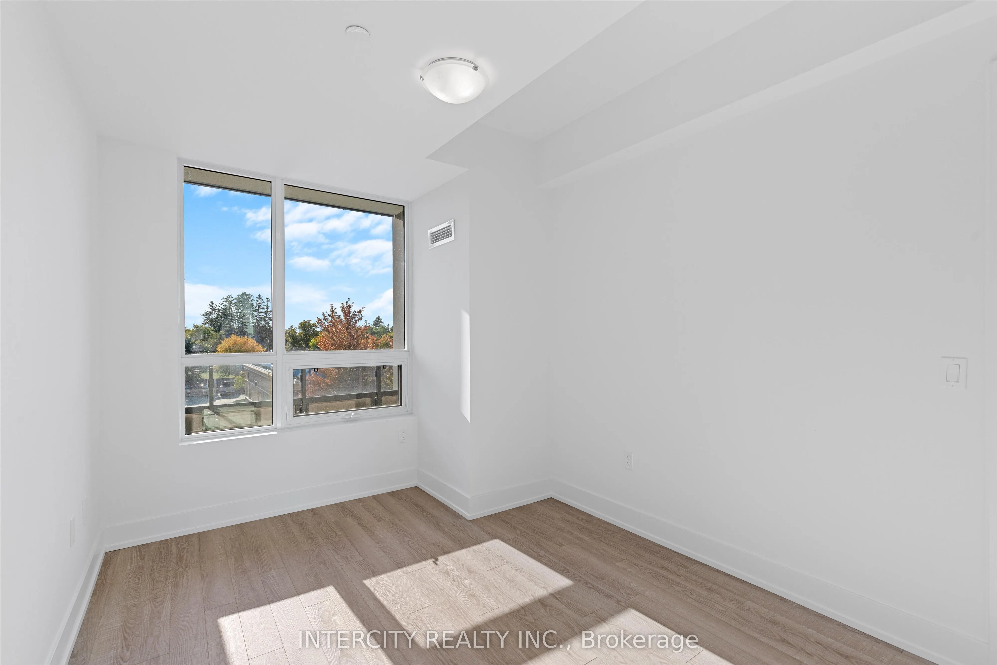2075 King Road, #323