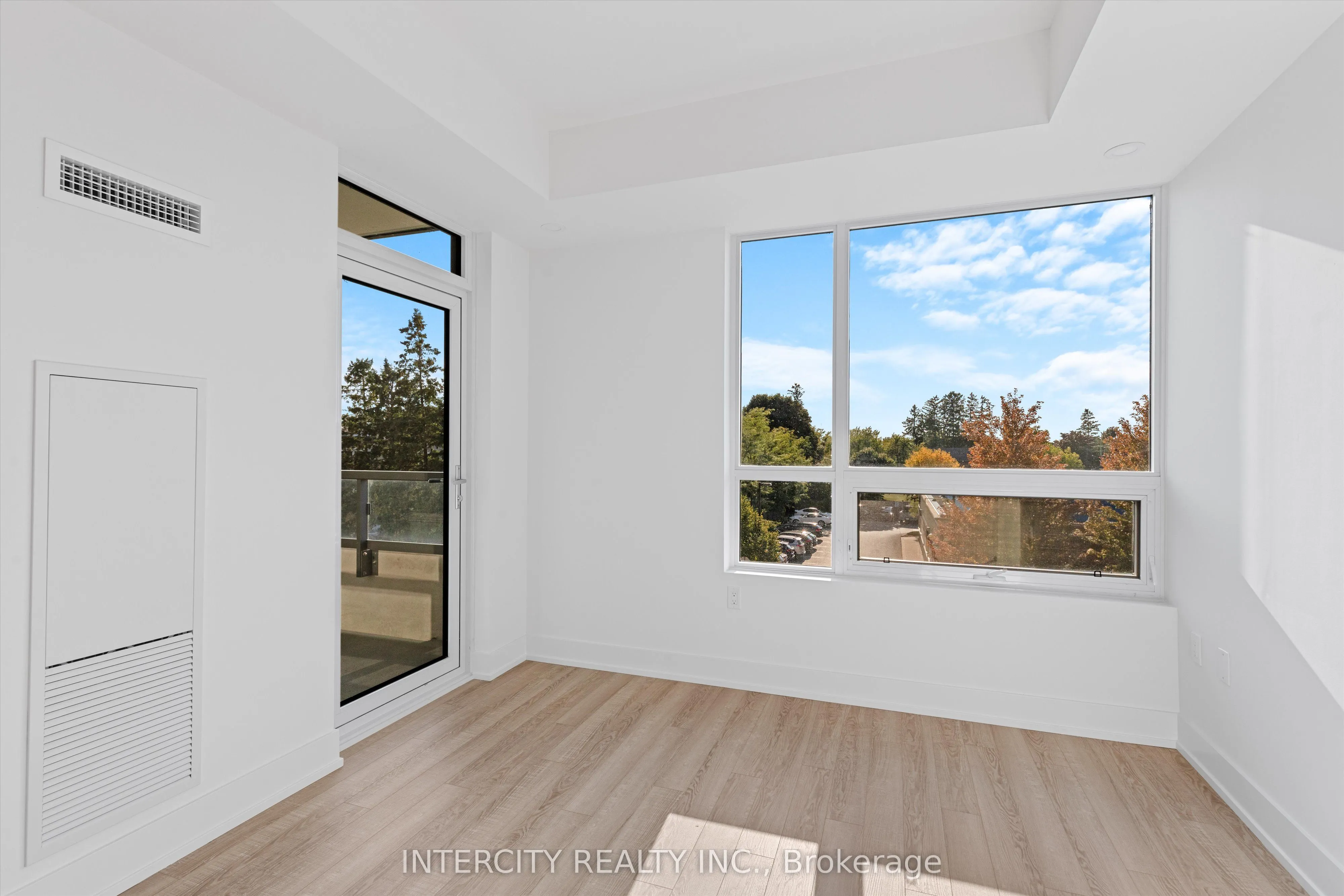 2075 King Road, #323