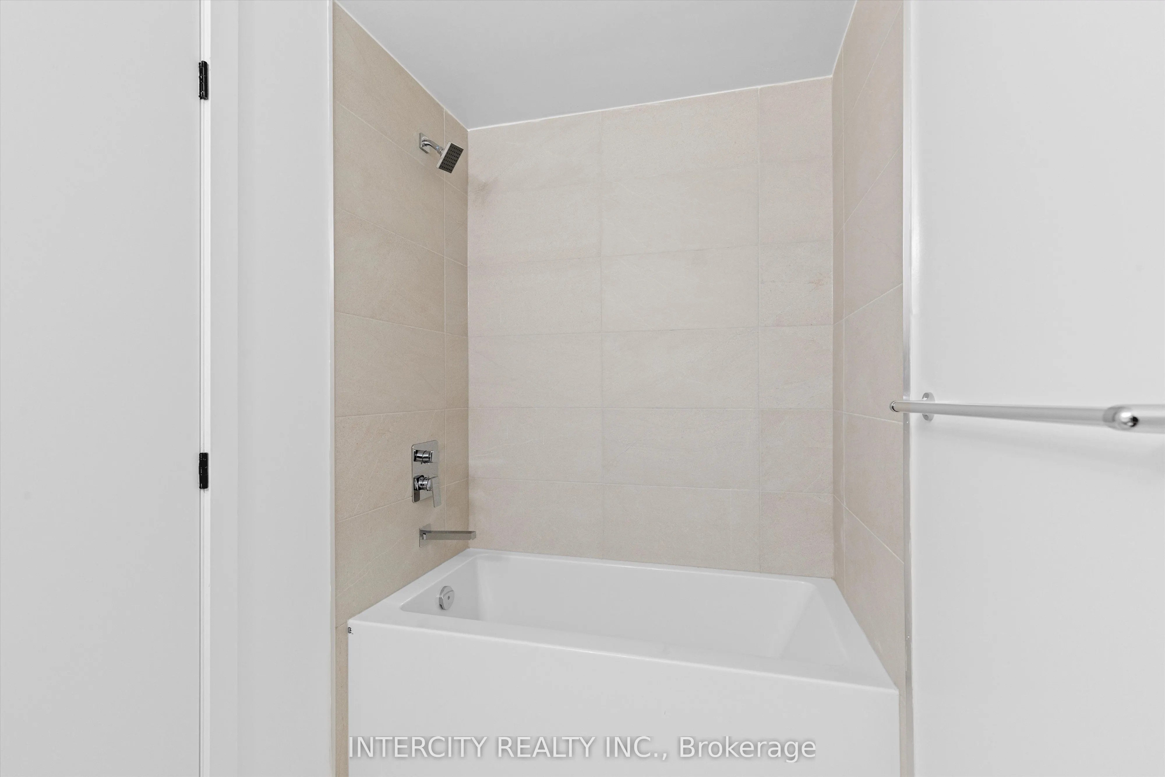 2075 King Road, #323