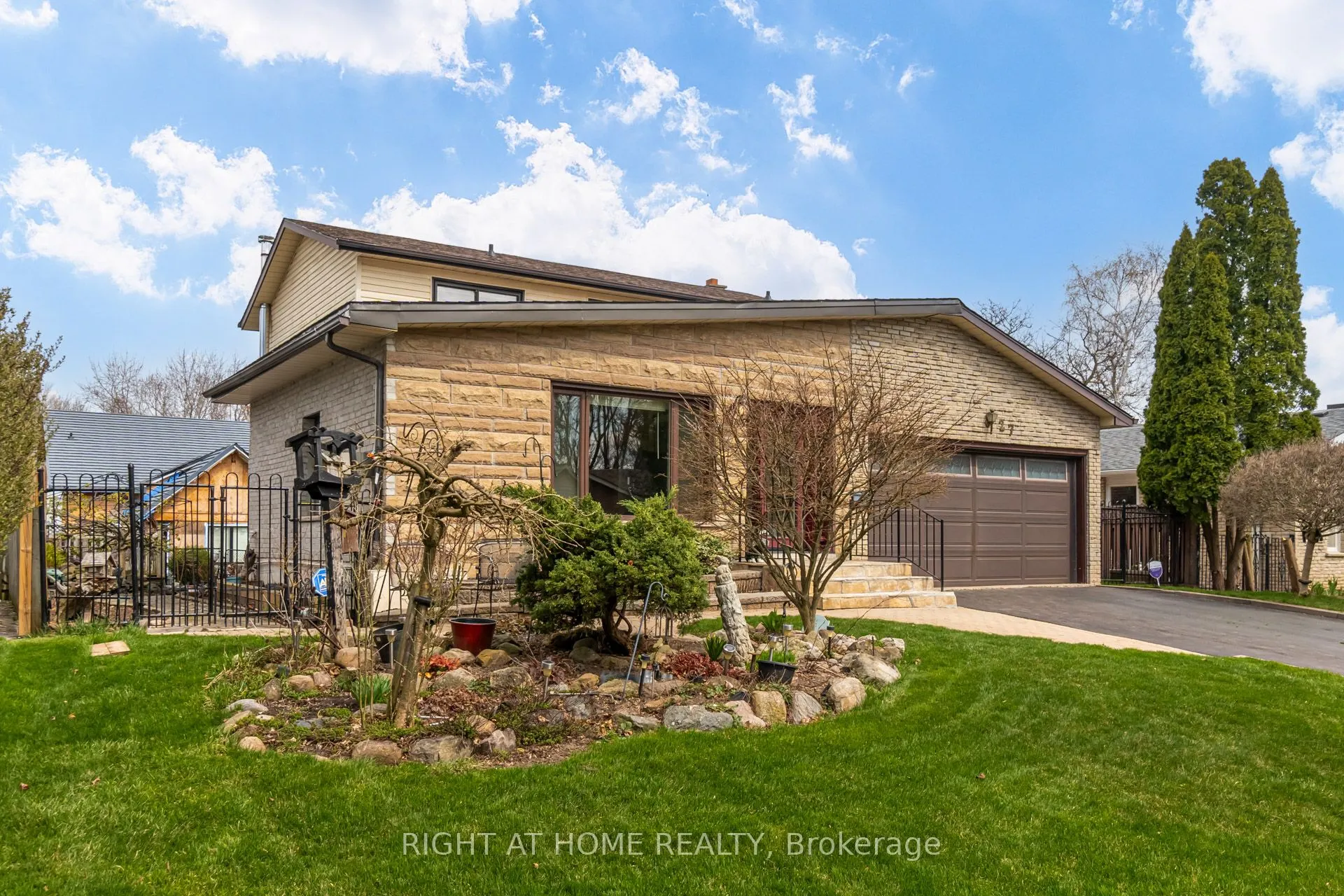 27 Sir Kay Drive
